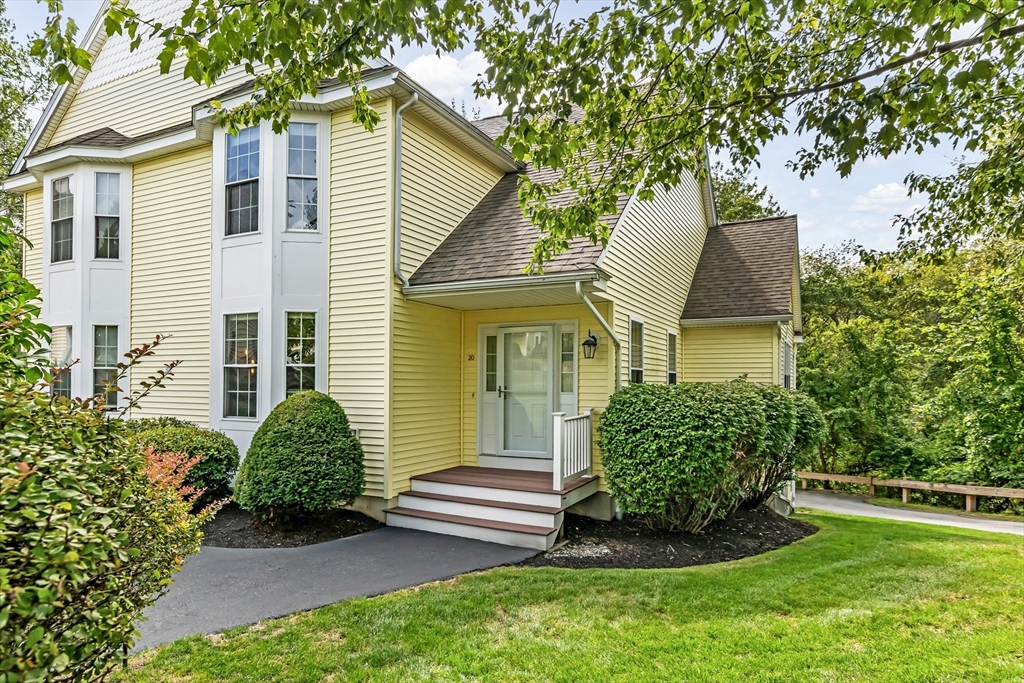 Haverhill, Massachusetts, 01832, United States, 2 Bedrooms Bedrooms, ,3 BathroomsBathrooms,Residential,For Sale,1931401