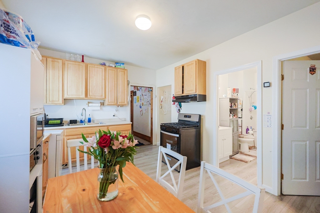 Lowell, Massachusetts, 01854, United States, 9 Bedrooms Bedrooms, ,3 BathroomsBathrooms,Residential,For Sale,1926214