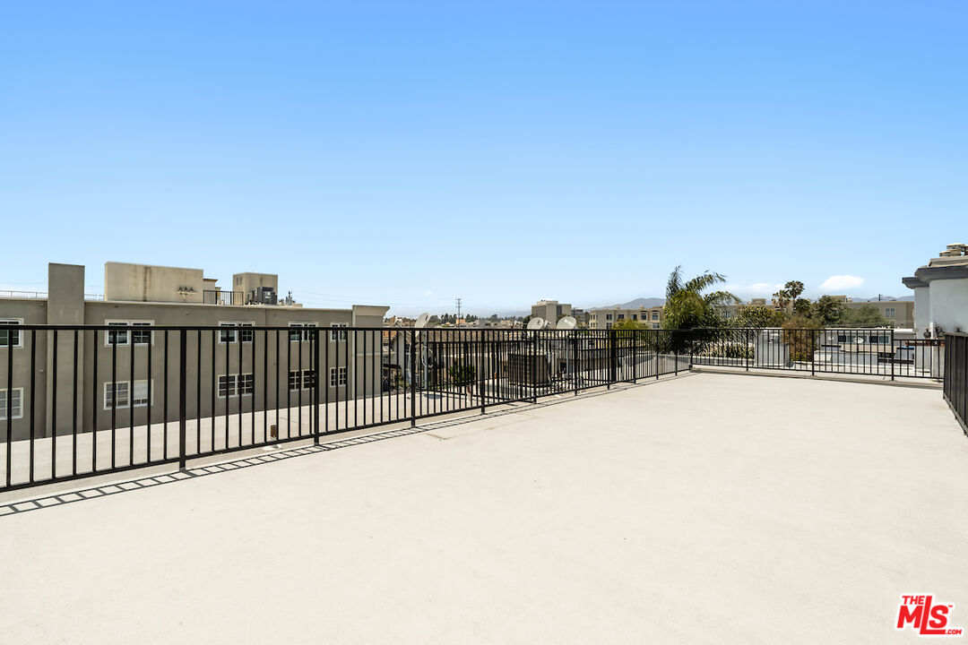 Los Angeles, California, 90049, United States, 3 Bedrooms Bedrooms, ,3 BathroomsBathrooms,Residential,For Sale,1885770