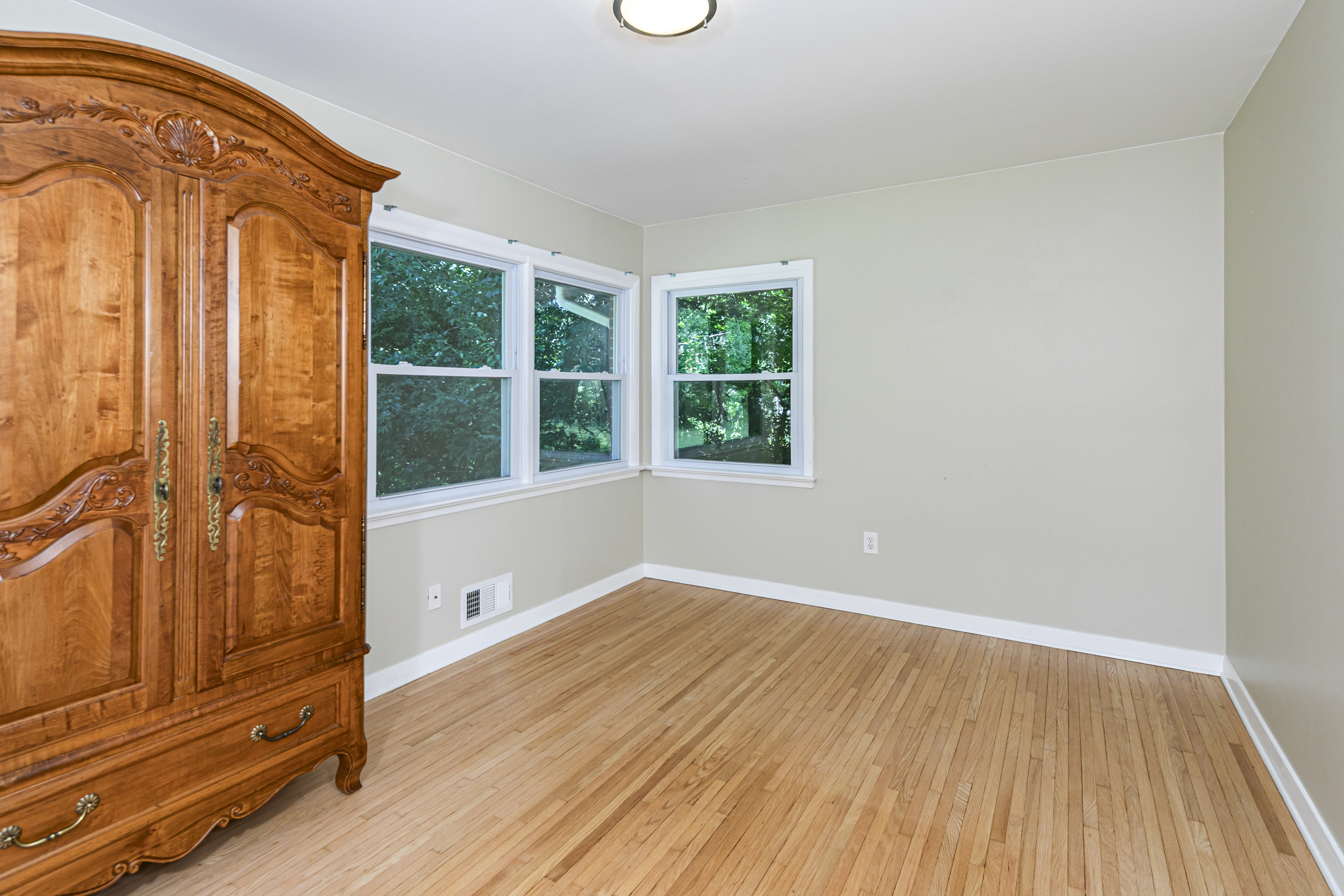  Move-In Ready Ranch in a Terrific Location - 物件實景