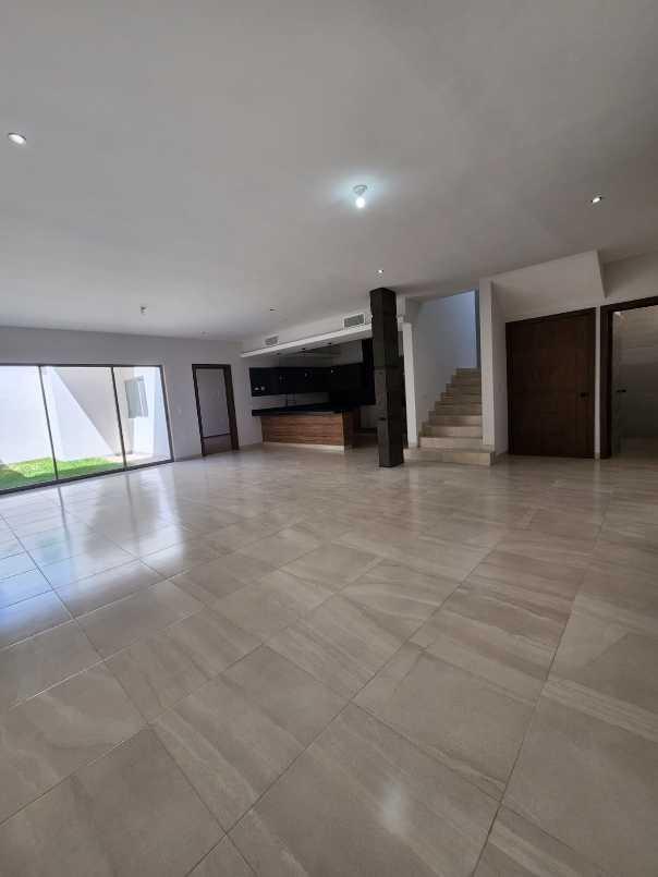 Circuito del Vi?edo, Torreón, Coahuila de Zaragoza, 27023, Mexico, 3 Bedrooms Bedrooms, ,3 BathroomsBathrooms,Residential,For Sale,Circuito del Vi?edo,1240141