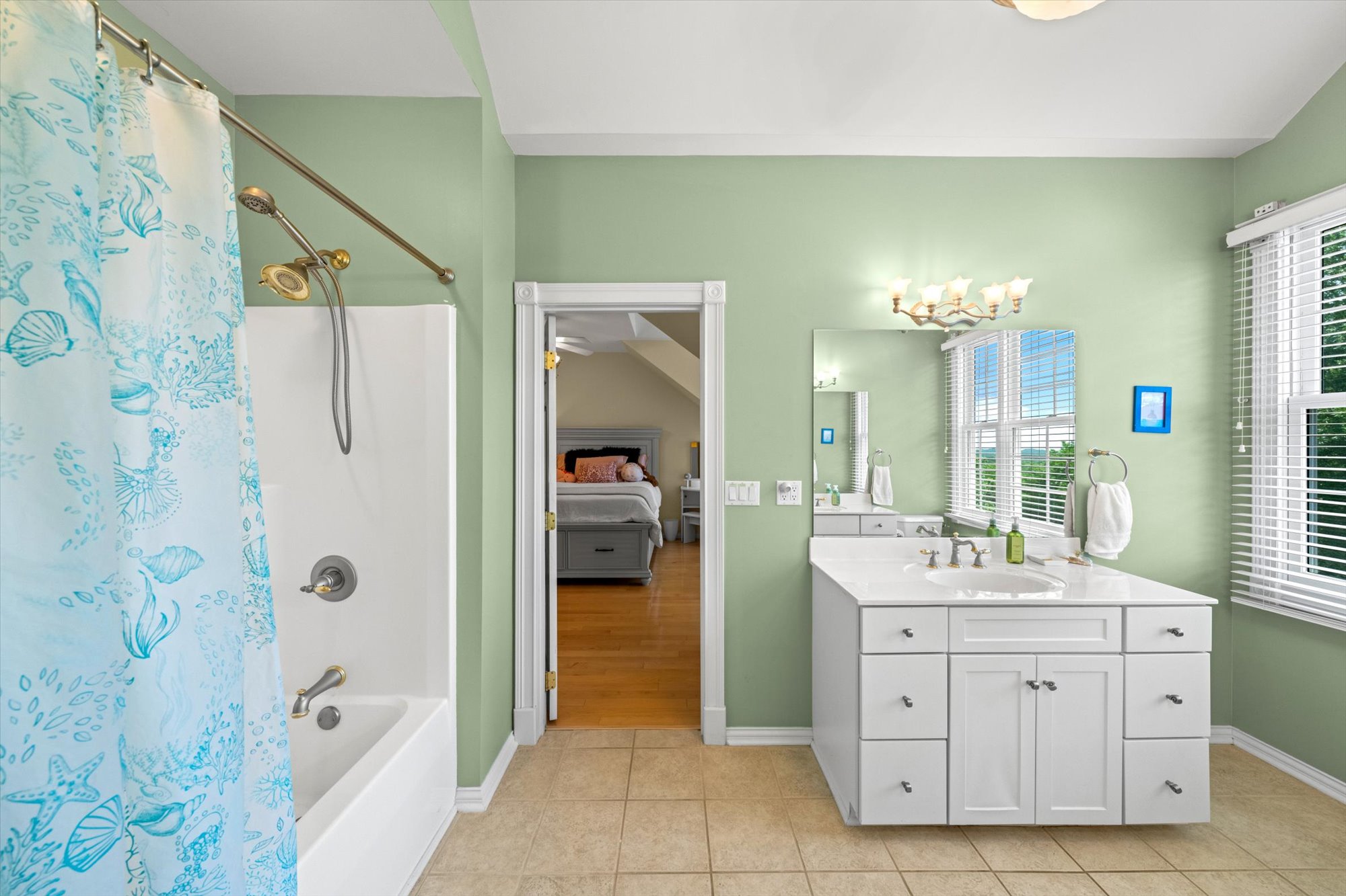 Sevierville, Tennessee, 37876-5201, United States, 3 Bedrooms Bedrooms, ,4 BathroomsBathrooms,Residential,For Sale,1810595