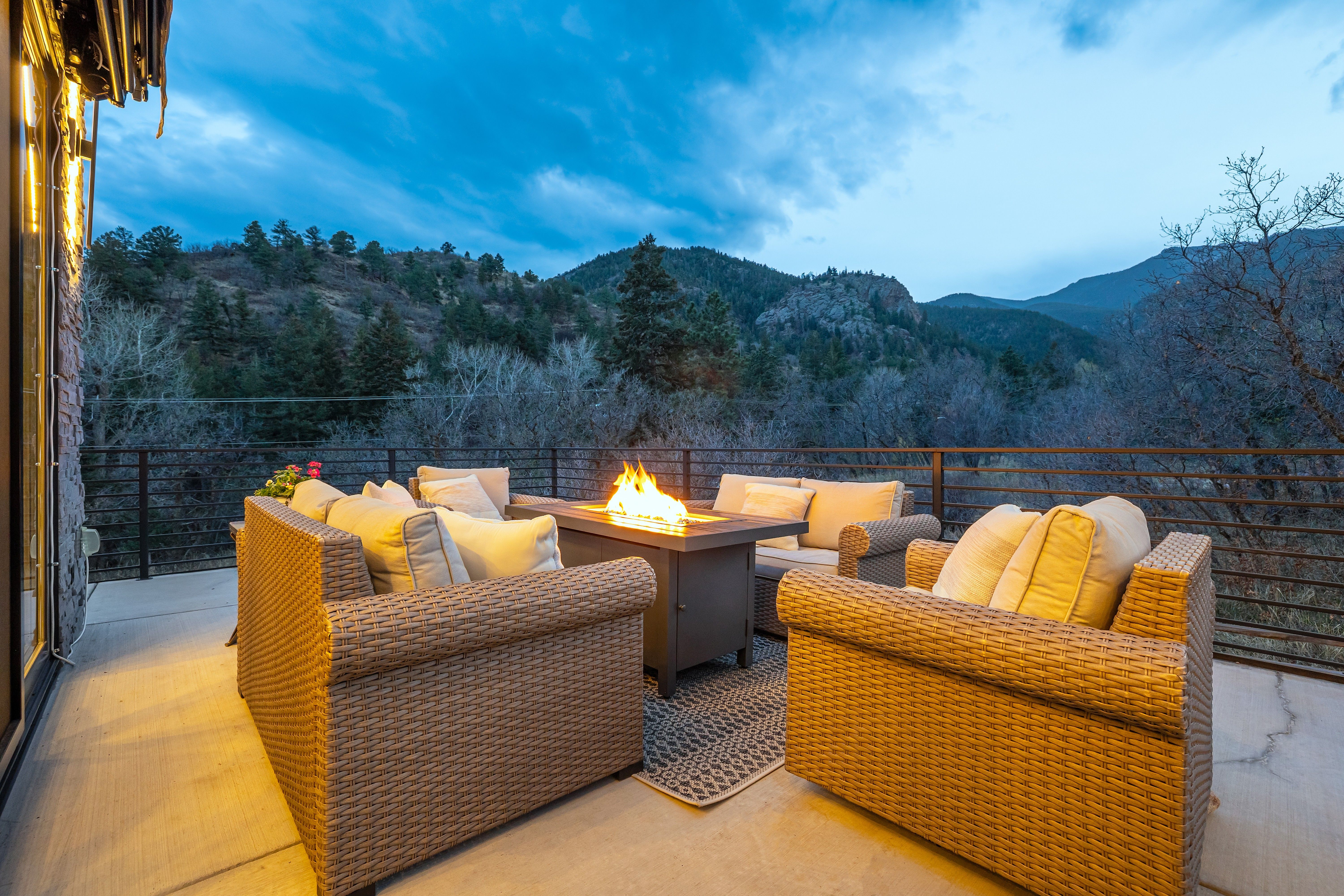  Modern Mountain Retreat with Panoramic Views & Trail Access - 物件實景