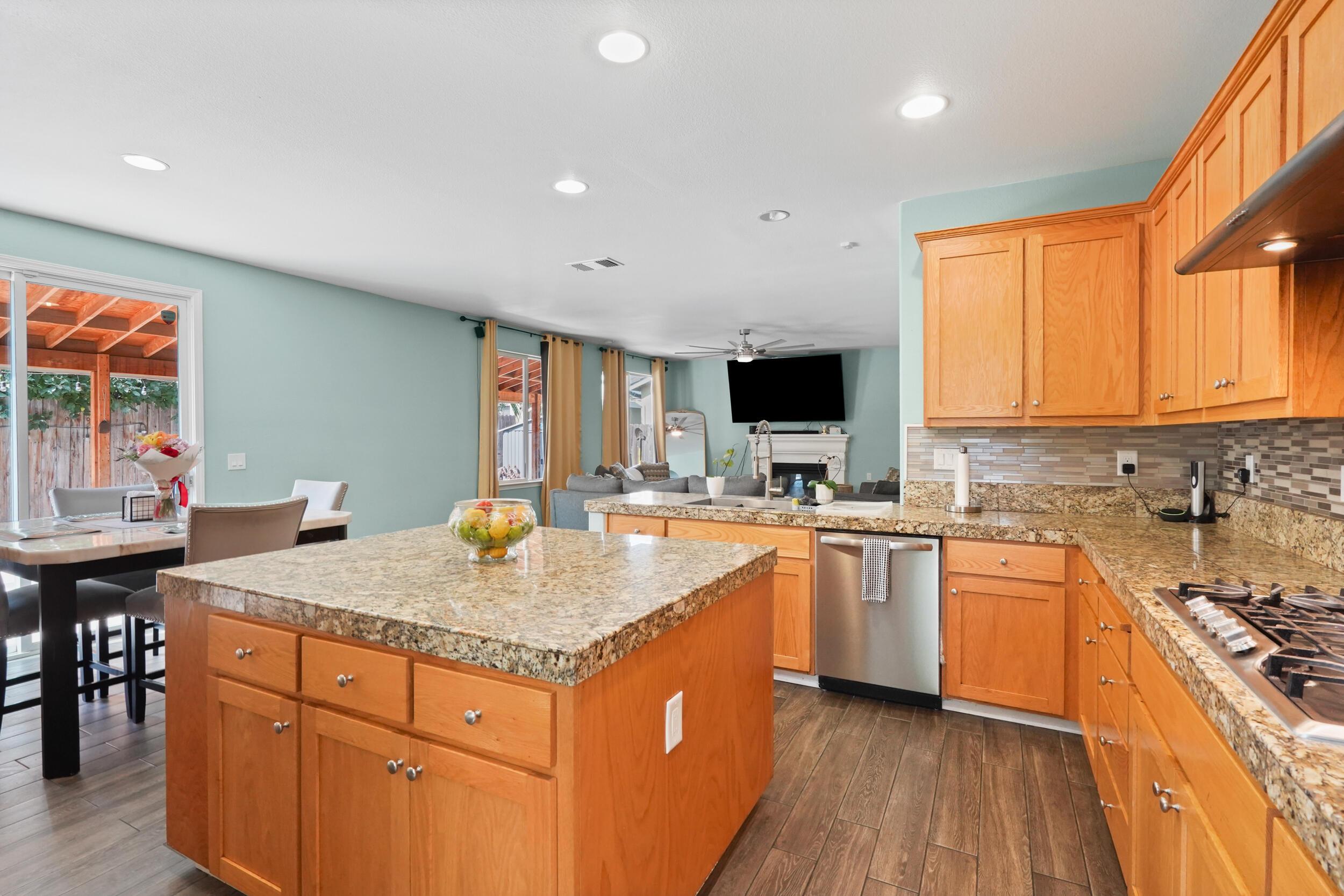 Porterville, California, 93257, United States, 5 Bedrooms Bedrooms, ,3 BathroomsBathrooms,Residential,For Sale,1983306