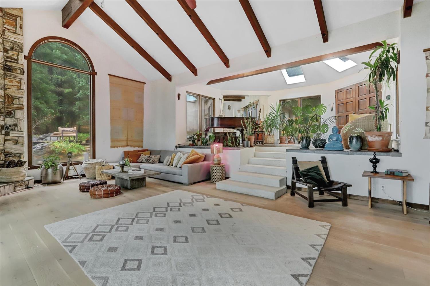 Nevada City, California, 95959, United States, 6 Bedrooms Bedrooms, ,5 BathroomsBathrooms,Residential,For Sale,1997761