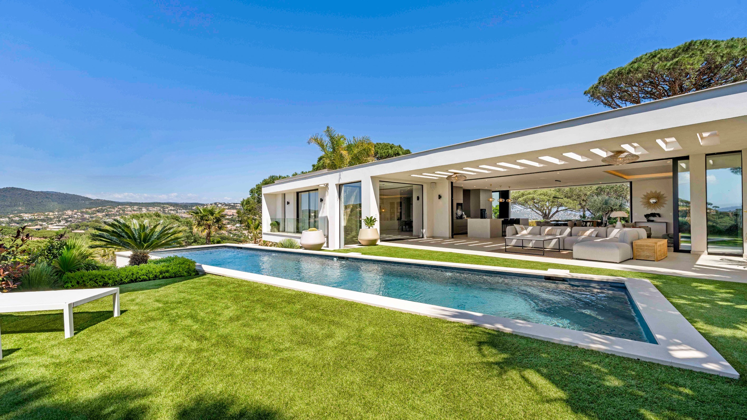  New contemporary villa with panoramic sea views in Sainte-Maxime near Saint-Tro… - 物件實景