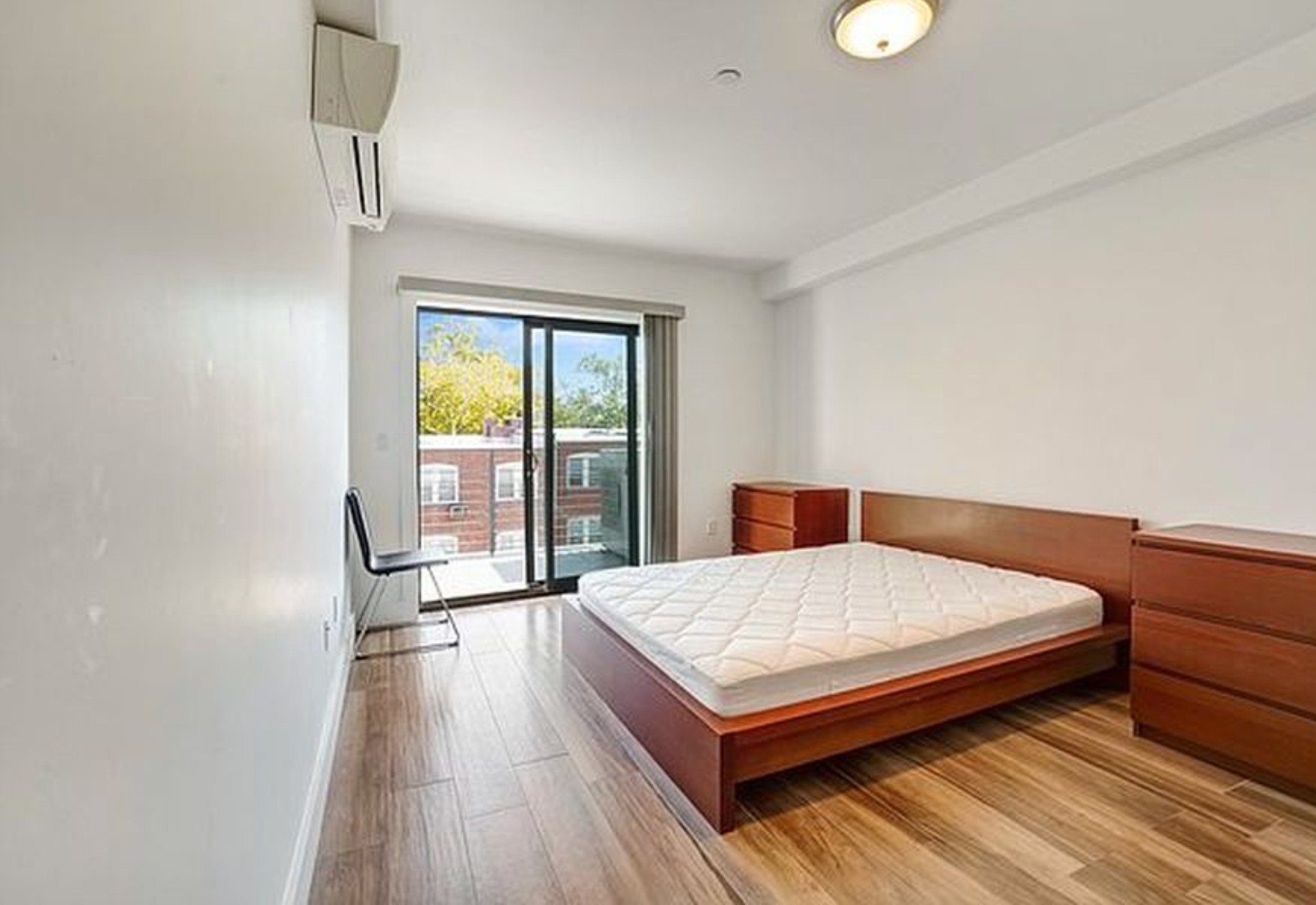 Elmhurst, New York, 11373, United States, 16 Bedrooms Bedrooms, ,Residential,For Sale,2005381