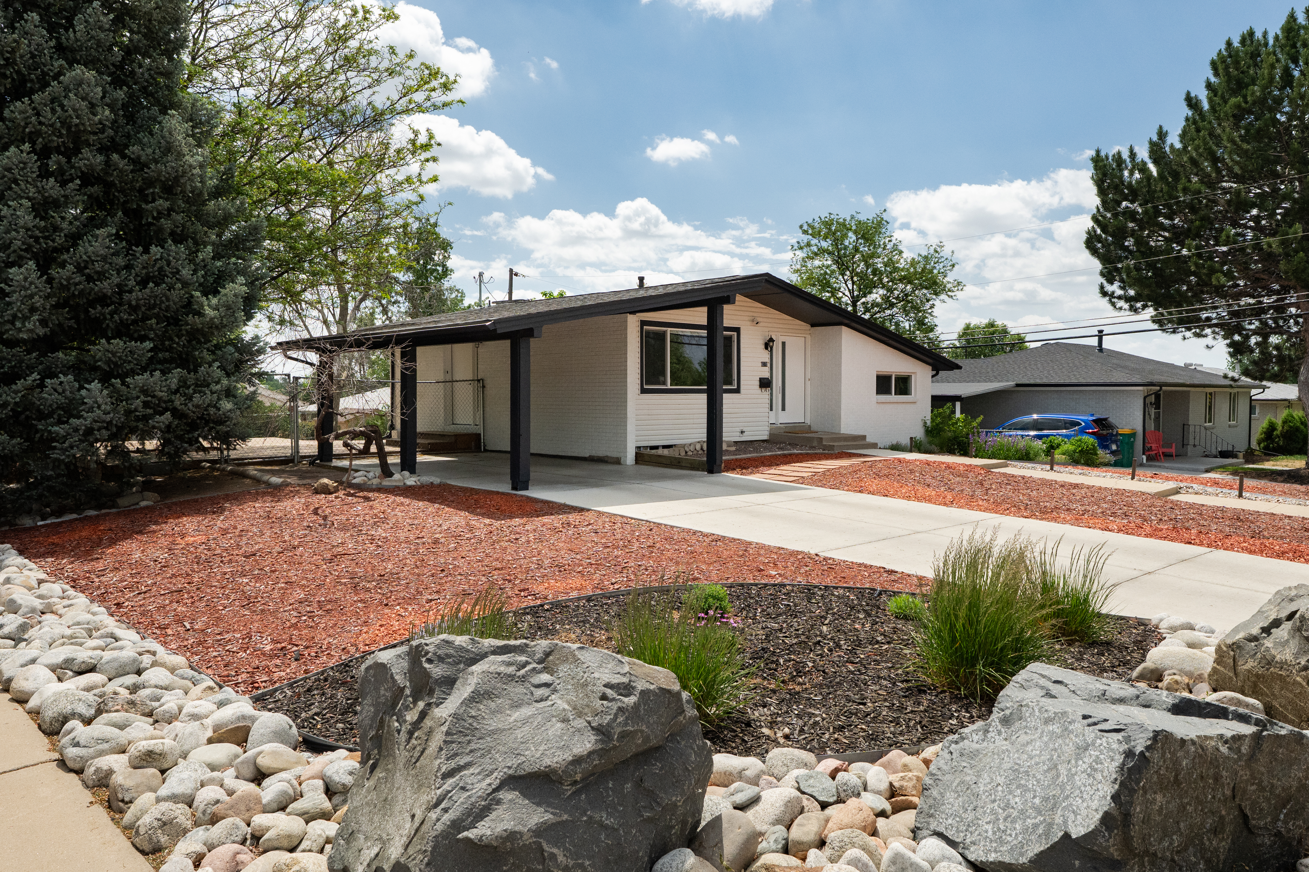  Welcome To This Light-Filled Mid-Century Modern Gem - 物件實景