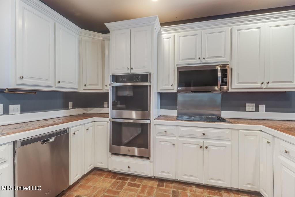 Vancleave, Mississippi, 39565, United States, 3 Bedrooms Bedrooms, ,3 BathroomsBathrooms,Residential,For Sale,1975033