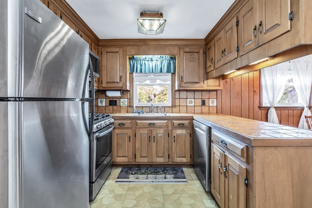 Lawrence, Massachusetts, 01843, United States, 3 Bedrooms Bedrooms, ,1 BathroomBathrooms,Residential,For Sale,1980479