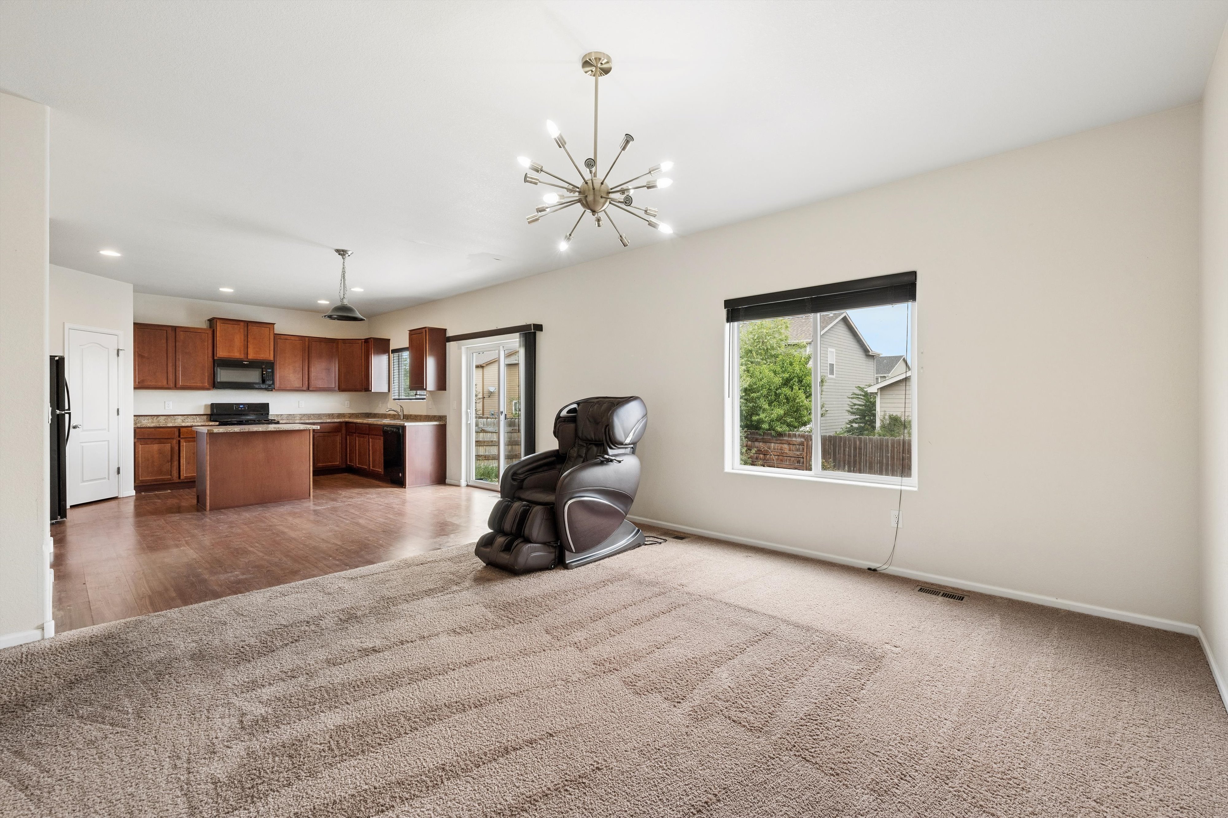 Spacious Four-Bedroom, Three-Bathroom Home - 物件實景