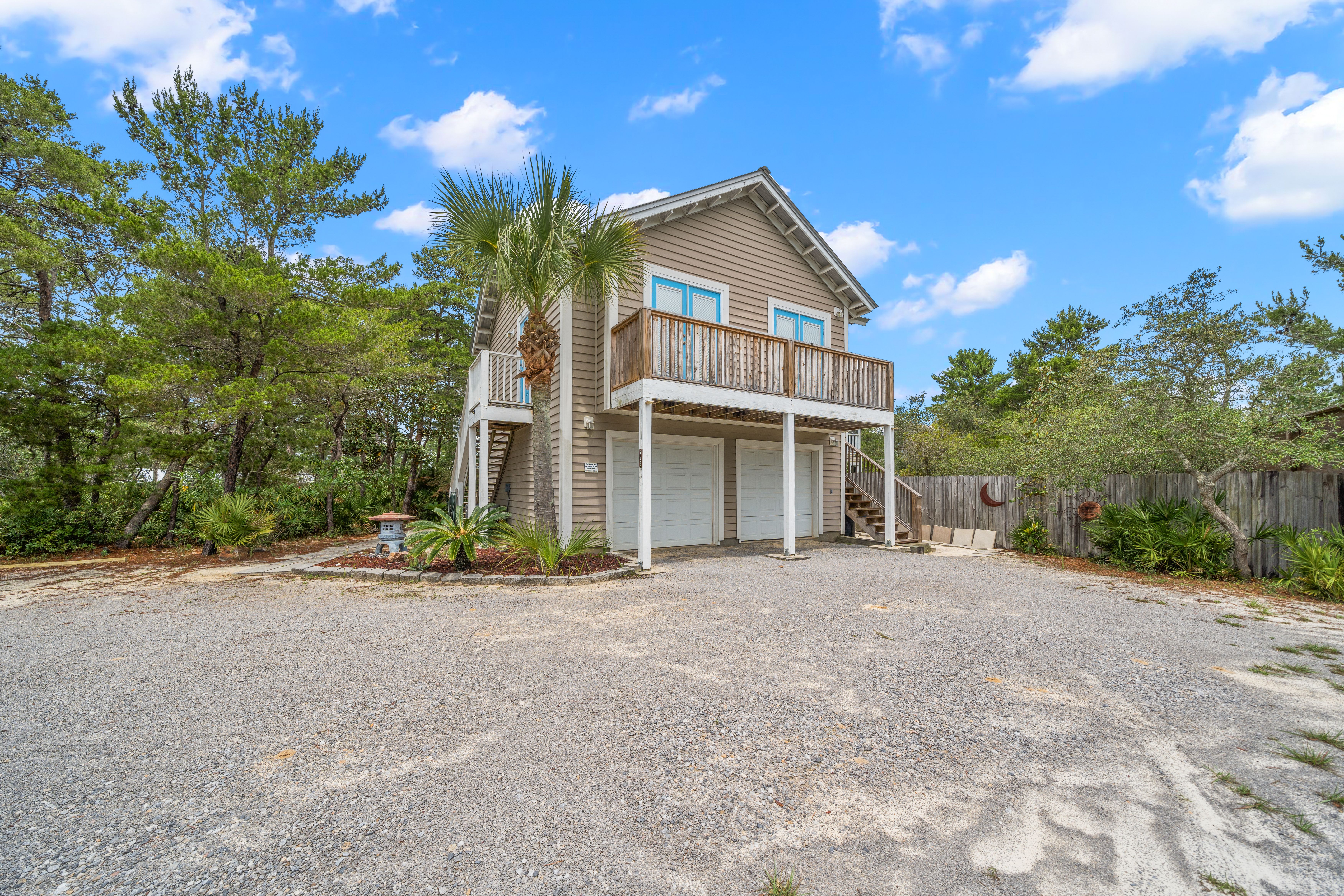  Spacious Three-Level Home With Detached Two-Car Carriage House - 物件實景