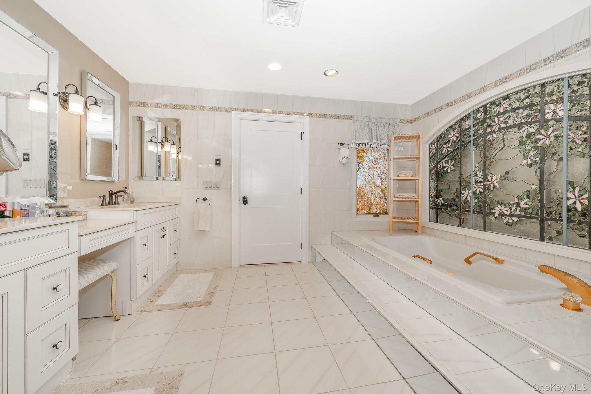 Smithtown, New York, 11787, United States, 5 Bedrooms Bedrooms, ,3 BathroomsBathrooms,Residential,For Sale,2001022