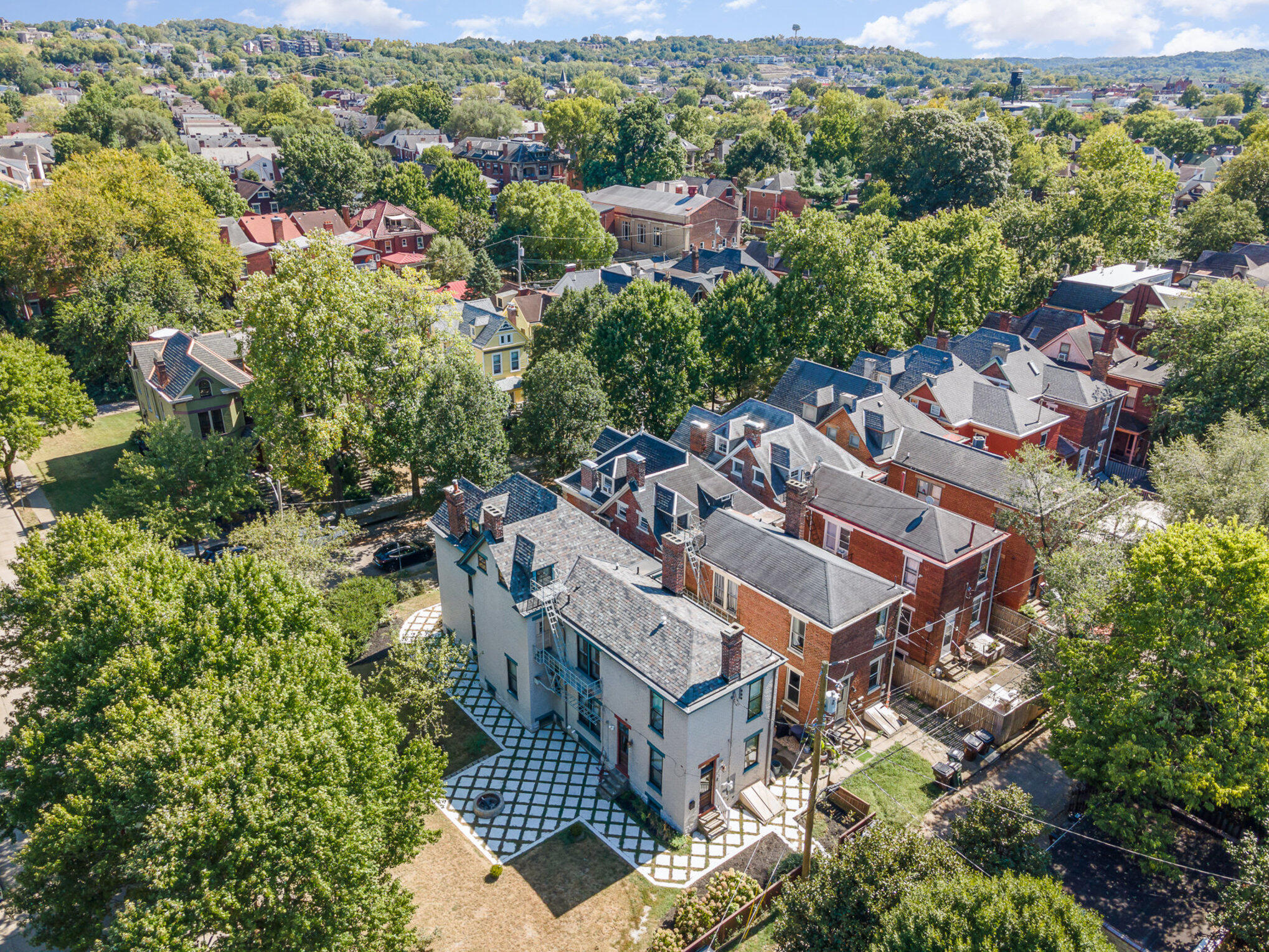 Newport, Kentucky, 41071, United States, 4 Bedrooms Bedrooms, ,4 BathroomsBathrooms,Residential,For Sale,1915092