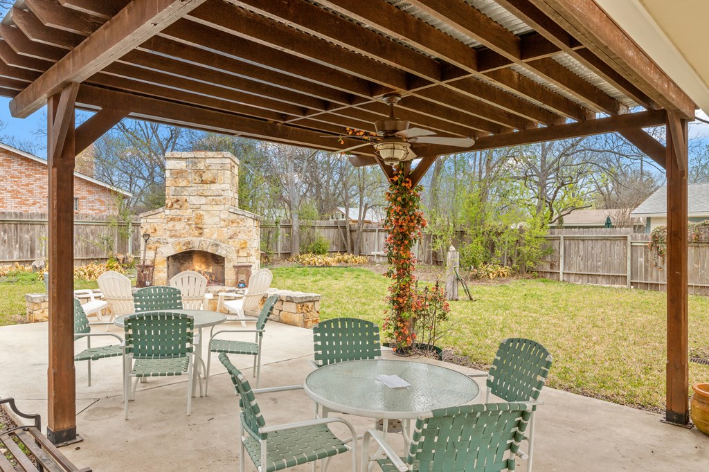 211 S Crockett St, Fredericksburg, Texas, 78624, United States, 3 Bedrooms Bedrooms, ,3 BathroomsBathrooms,Residential,For Sale,211 S Crockett St,1217754