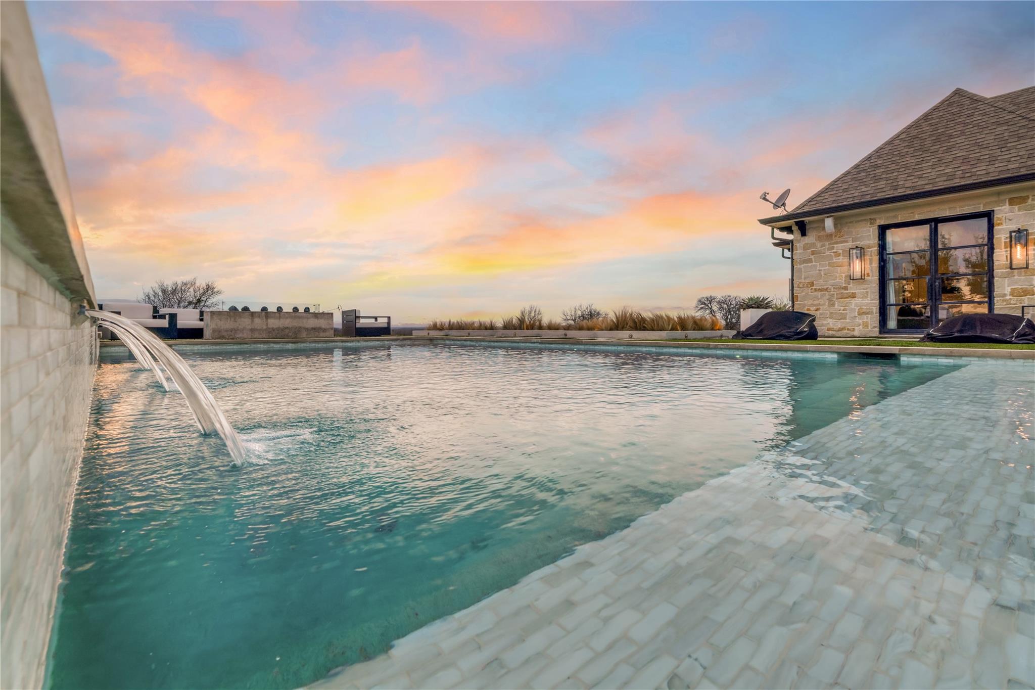 Paris, Texas, 75462, United States, 4 Bedrooms Bedrooms, ,5 BathroomsBathrooms,Residential,For Sale,1980536