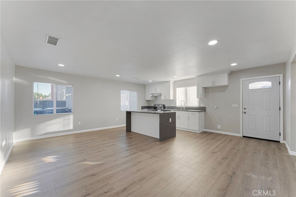 Montebello, California, 90640, United States, 7 Bedrooms Bedrooms, ,Residential,For Sale,1998725