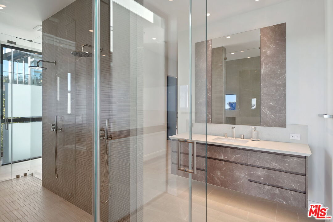 Santa Monica, California, 90403, United States, 7 Bedrooms Bedrooms, ,9 BathroomsBathrooms,Residential,For Sale,1955538