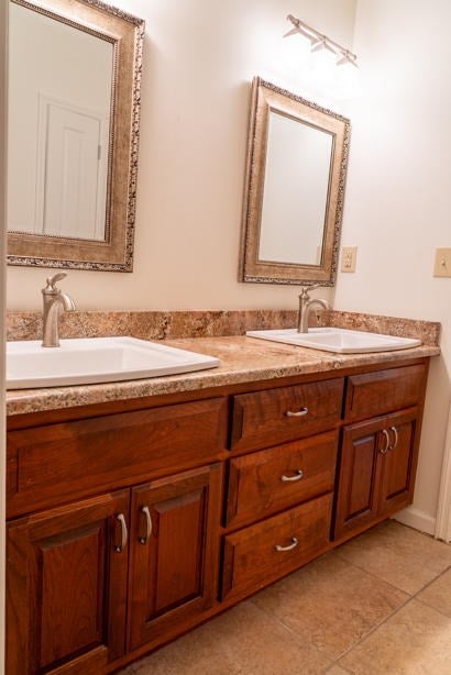 Murphy, North Carolina, 28906, United States, 4 Bedrooms Bedrooms, ,4 BathroomsBathrooms,Residential,For Sale,1989693