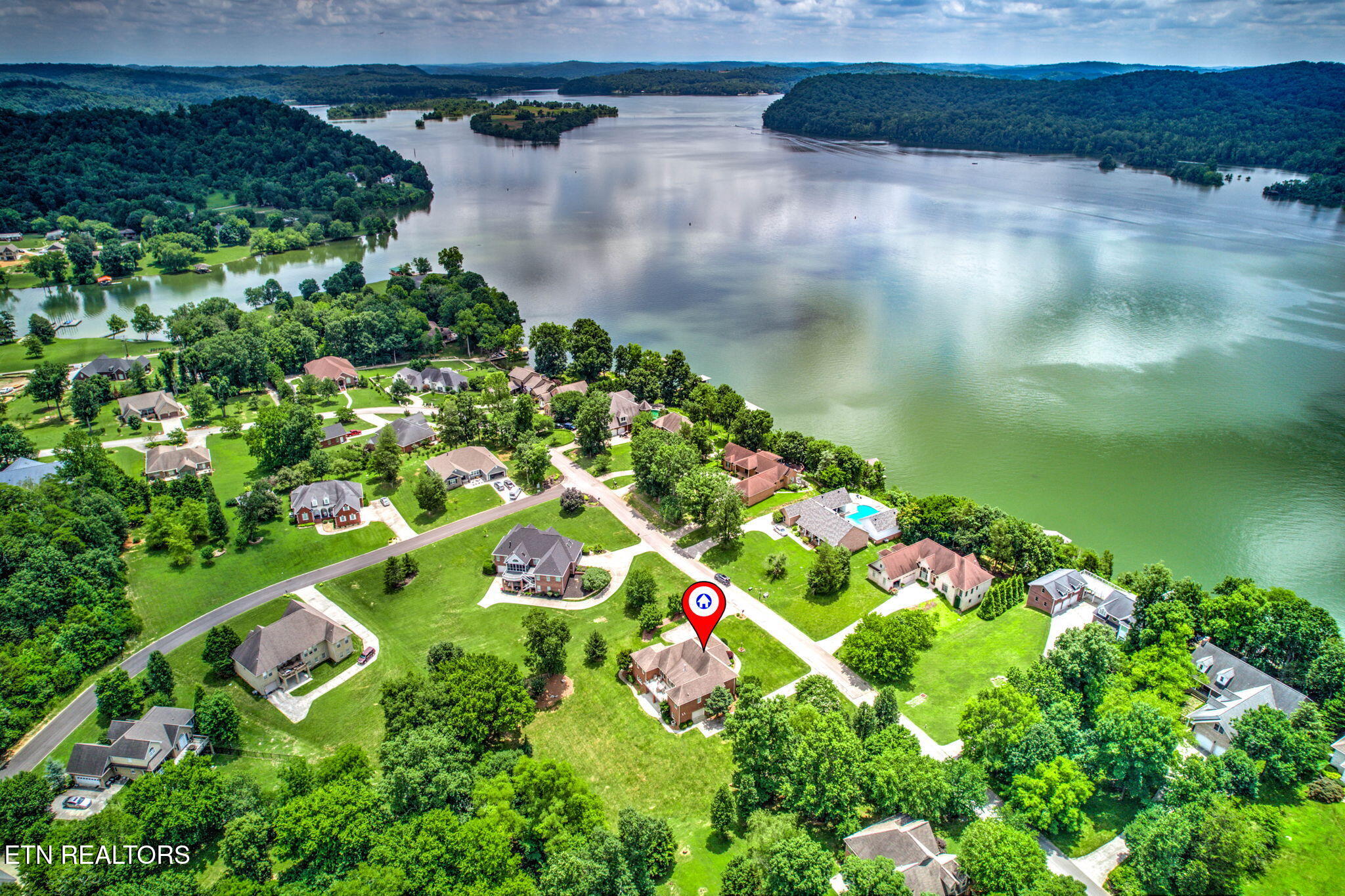 Kingston, Tennessee, 37763, United States, 3 Bedrooms Bedrooms, ,4 BathroomsBathrooms,Residential,For Sale,1885979