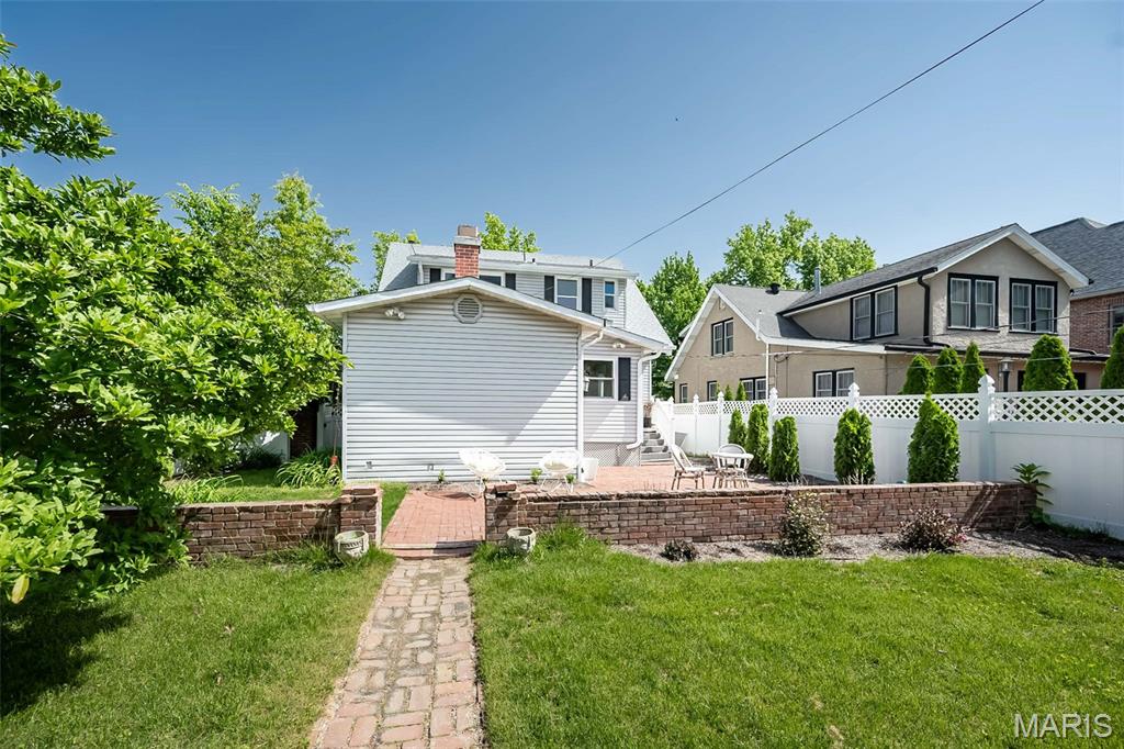 St Louis, Missouri, 63105, United States, 4 Bedrooms Bedrooms, ,4 BathroomsBathrooms,Residential,For Sale,1901233