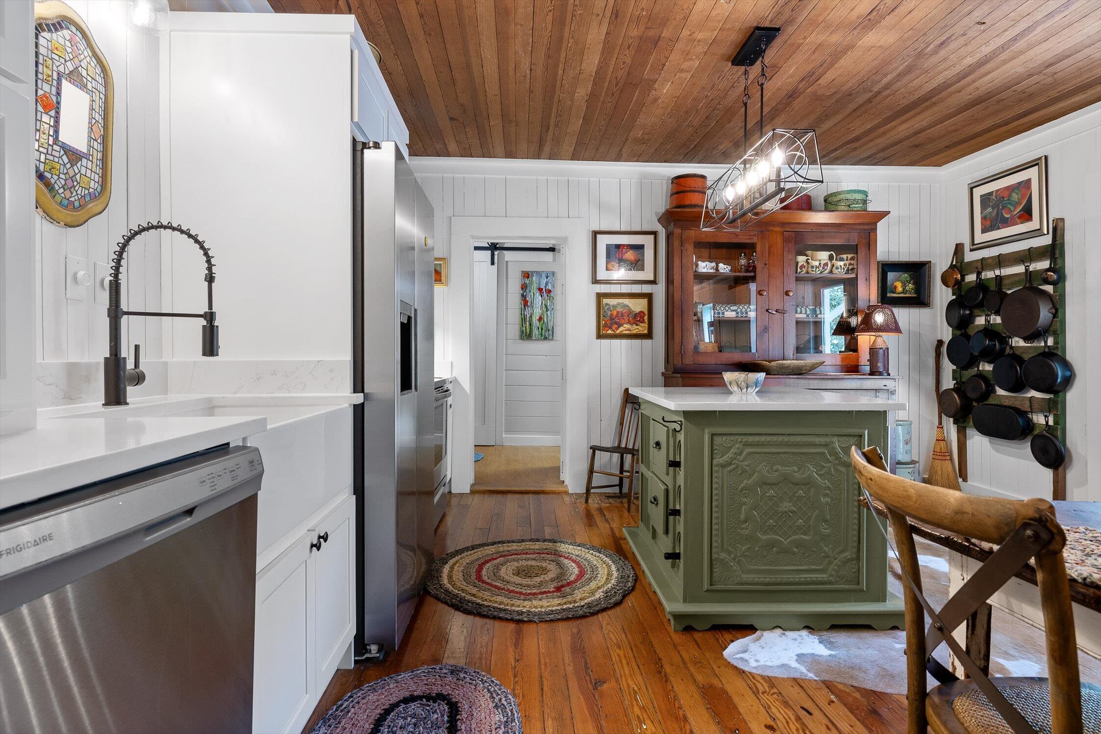 Mentone, Alabama, 35984, United States, 3 Bedrooms Bedrooms, ,2 BathroomsBathrooms,Residential,For Sale,1973723