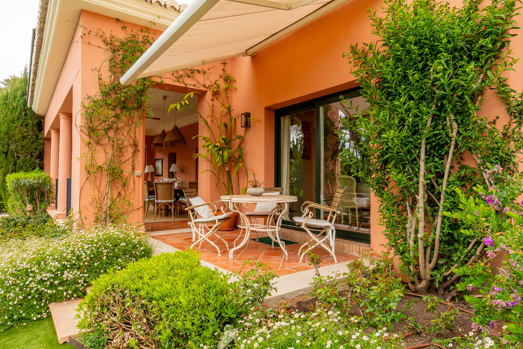  Charming Andalusian-style villa in Altos de Puente Romano, Golden Mile - 物件實景