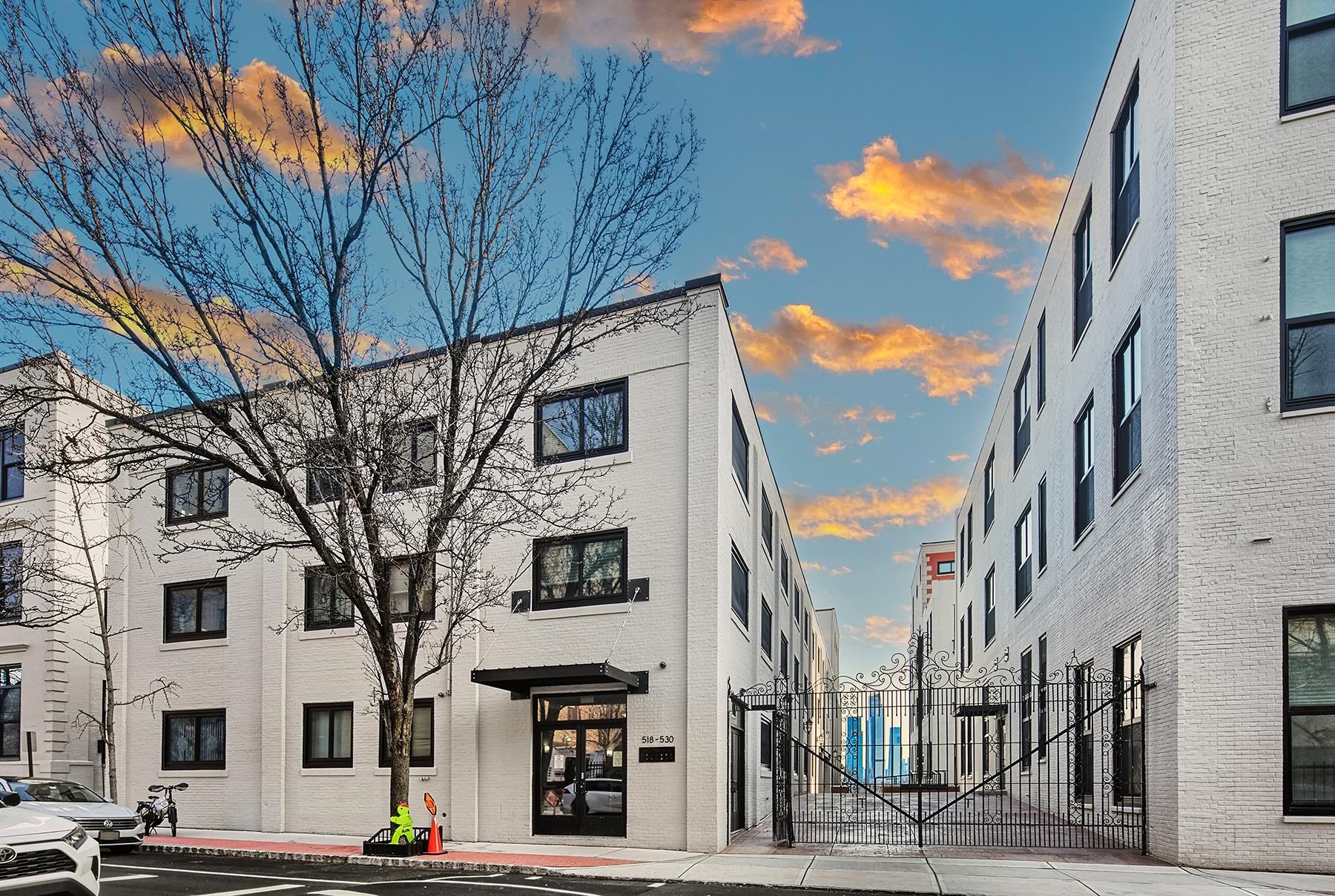 Weehawken, New Jersey, 07086, United States, 1 Bedroom Bedrooms, ,1 BathroomBathrooms,Residential,For Sale,1948382