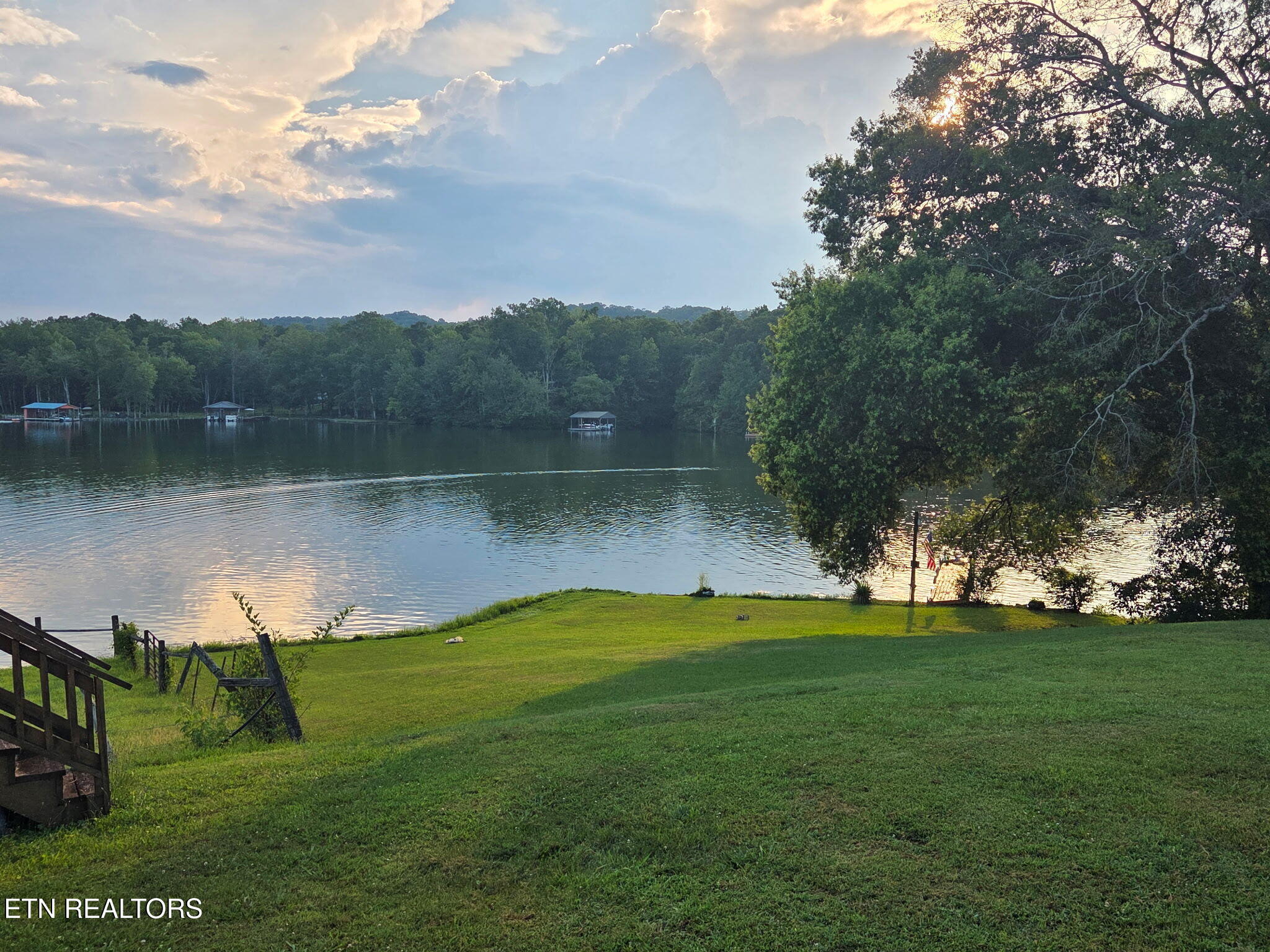 Kingston, Tennessee, 37763, United States, 3 Bedrooms Bedrooms, ,2 BathroomsBathrooms,Residential,For Sale,1891153