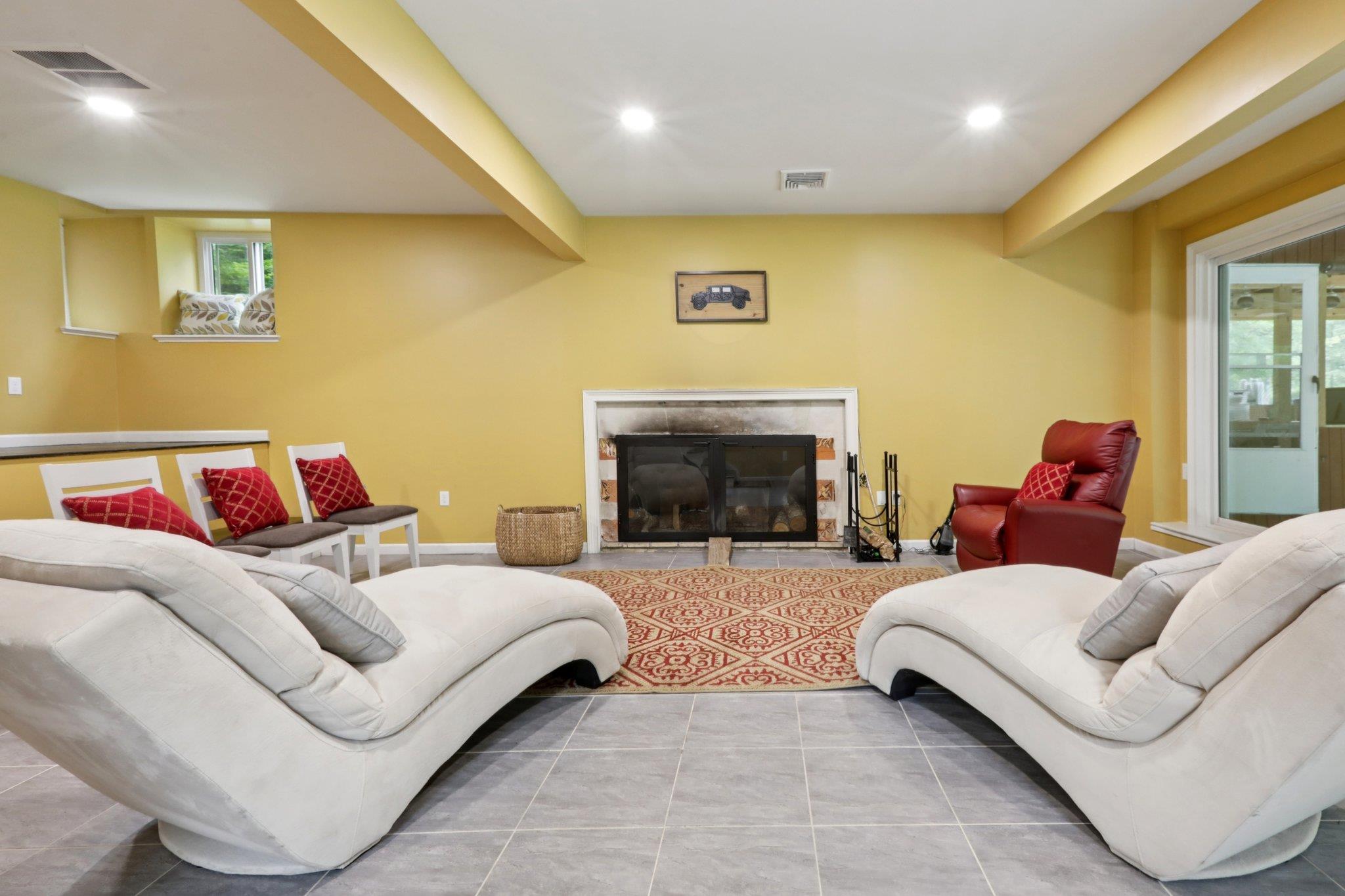 New City, New York, 10956, United States, 2 Bedrooms Bedrooms, ,3 BathroomsBathrooms,Residential,For Sale,1928184