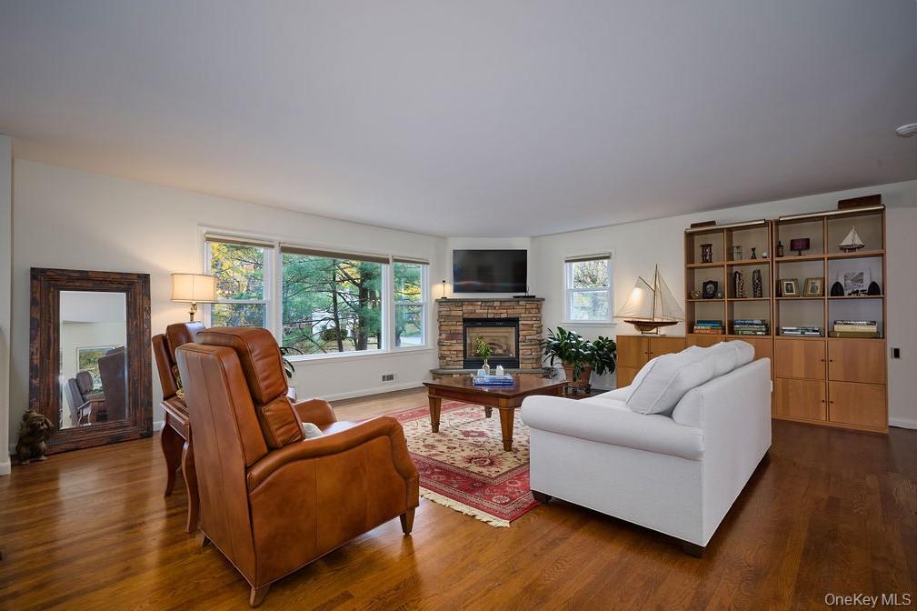 New Rochelle, New York, 10804, United States, 4 Bedrooms Bedrooms, ,3 BathroomsBathrooms,Residential,For Sale,1991055