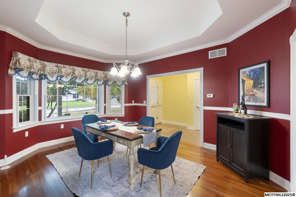 Mason City, Iowa, 50401, United States, 5 Bedrooms Bedrooms, ,4 BathroomsBathrooms,Residential,For Sale,1973709