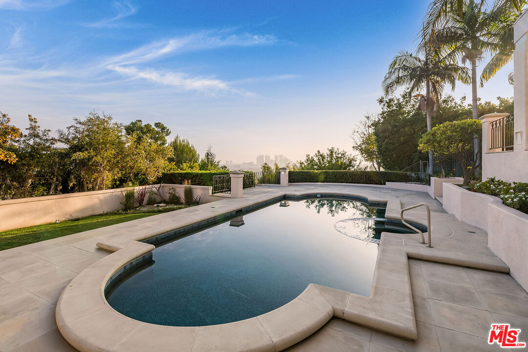 Beverly Hills, California, 90210, United States, 5 Bedrooms Bedrooms, ,4 BathroomsBathrooms,Residential,For Sale,1991118