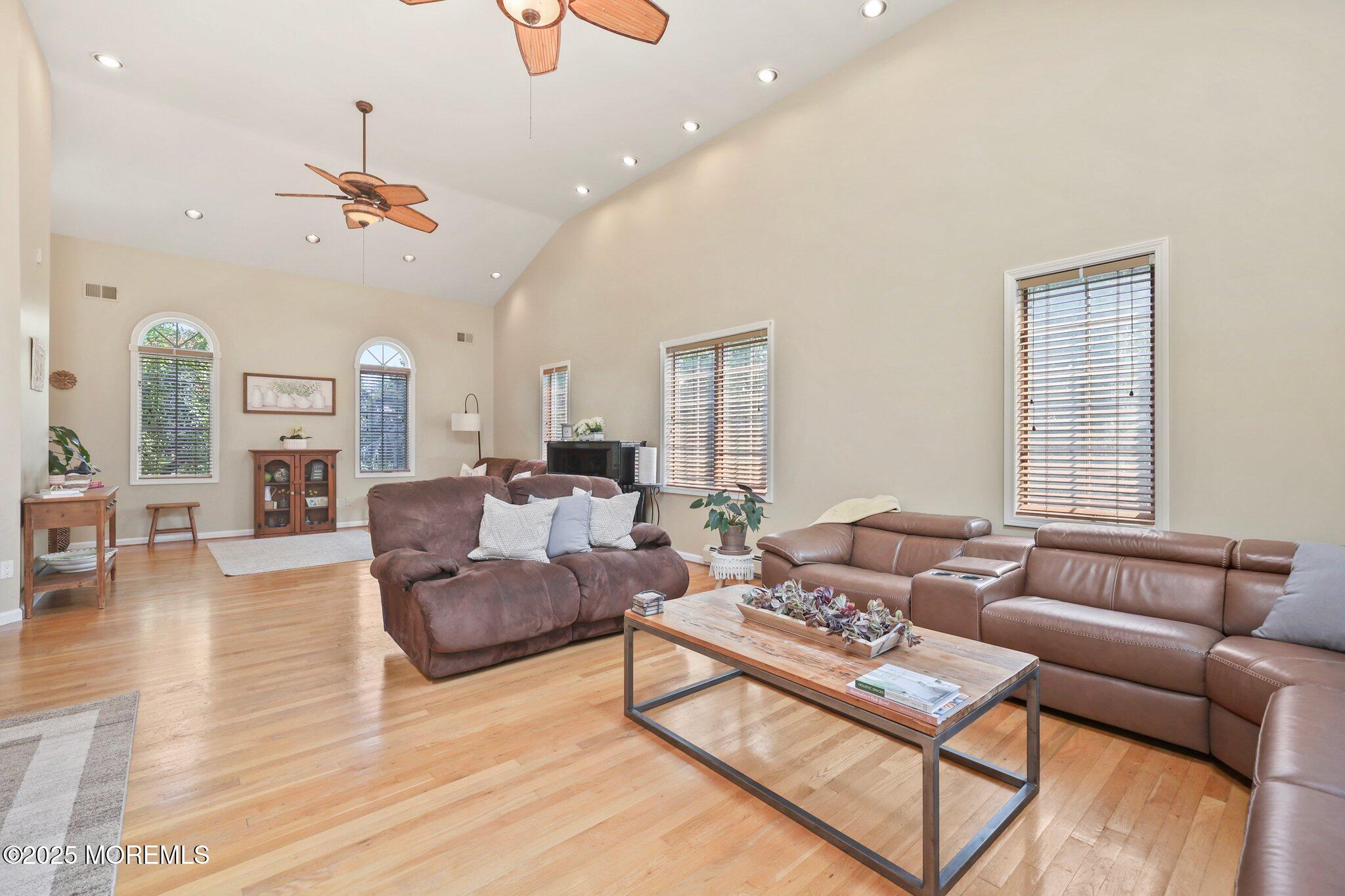 Manalapan, New Jersey, 07726, United States, 5 Bedrooms Bedrooms, ,7 BathroomsBathrooms,Residential,For Sale,1979083