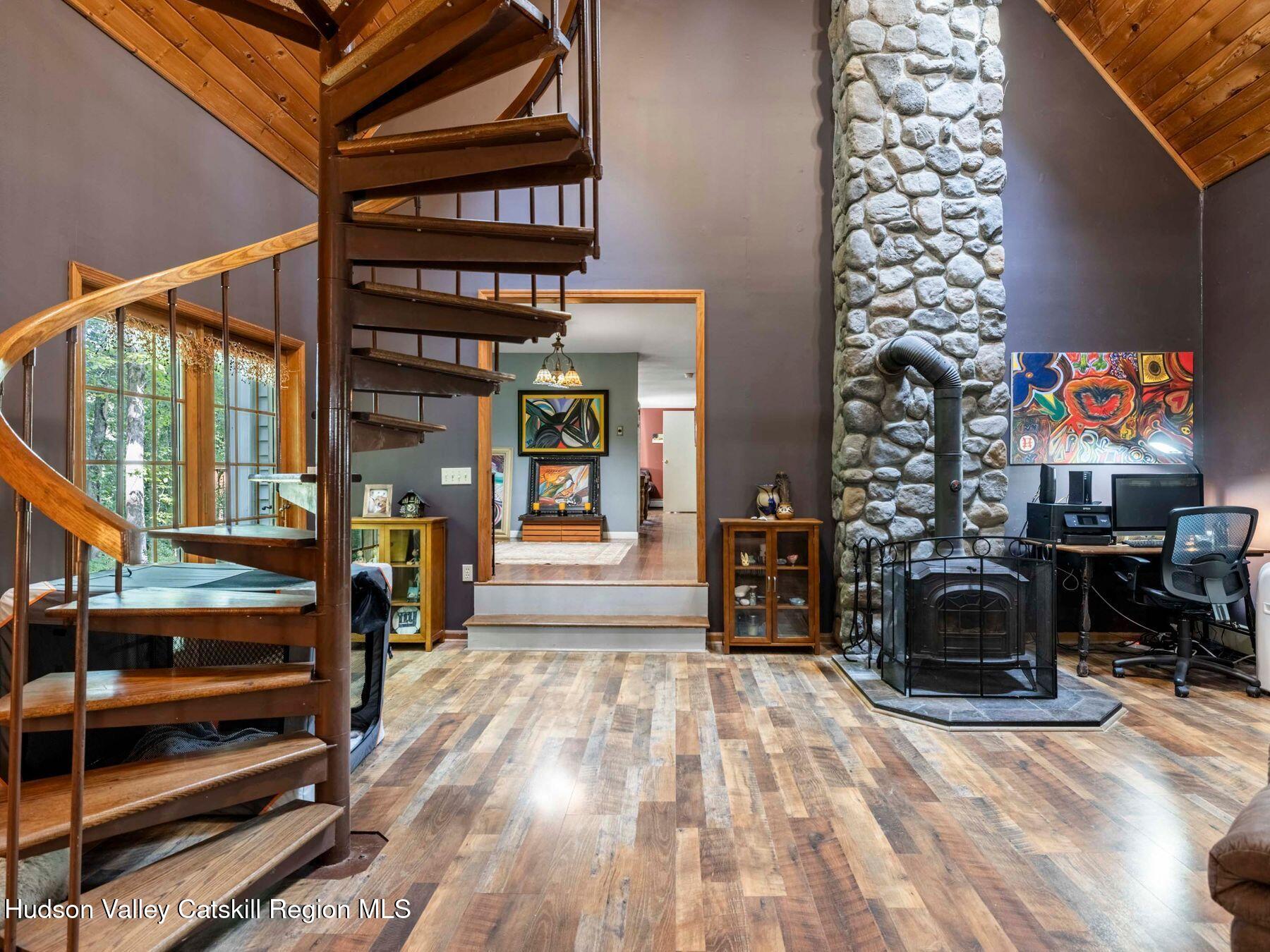 New Paltz, New York, 12561, United States, 4 Bedrooms Bedrooms, ,3 BathroomsBathrooms,Residential,For Sale,1849625