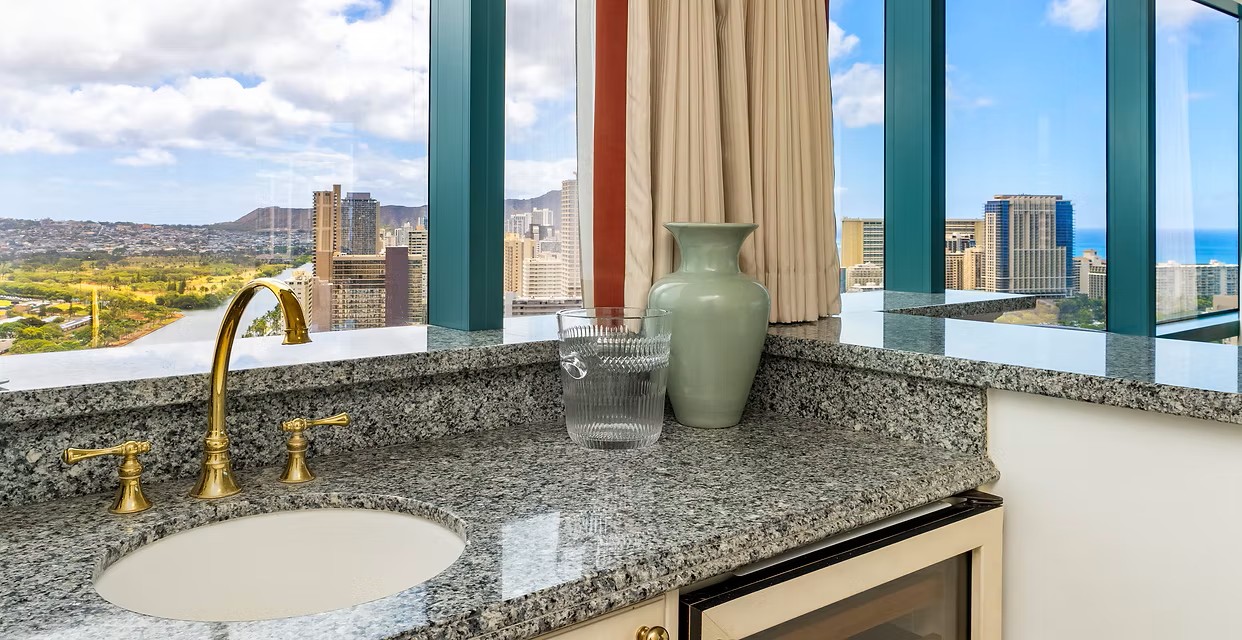 Honolulu, Hawaii, 96815, United States, 3 Bedrooms Bedrooms, ,3 BathroomsBathrooms,Residential,For Sale,1983935