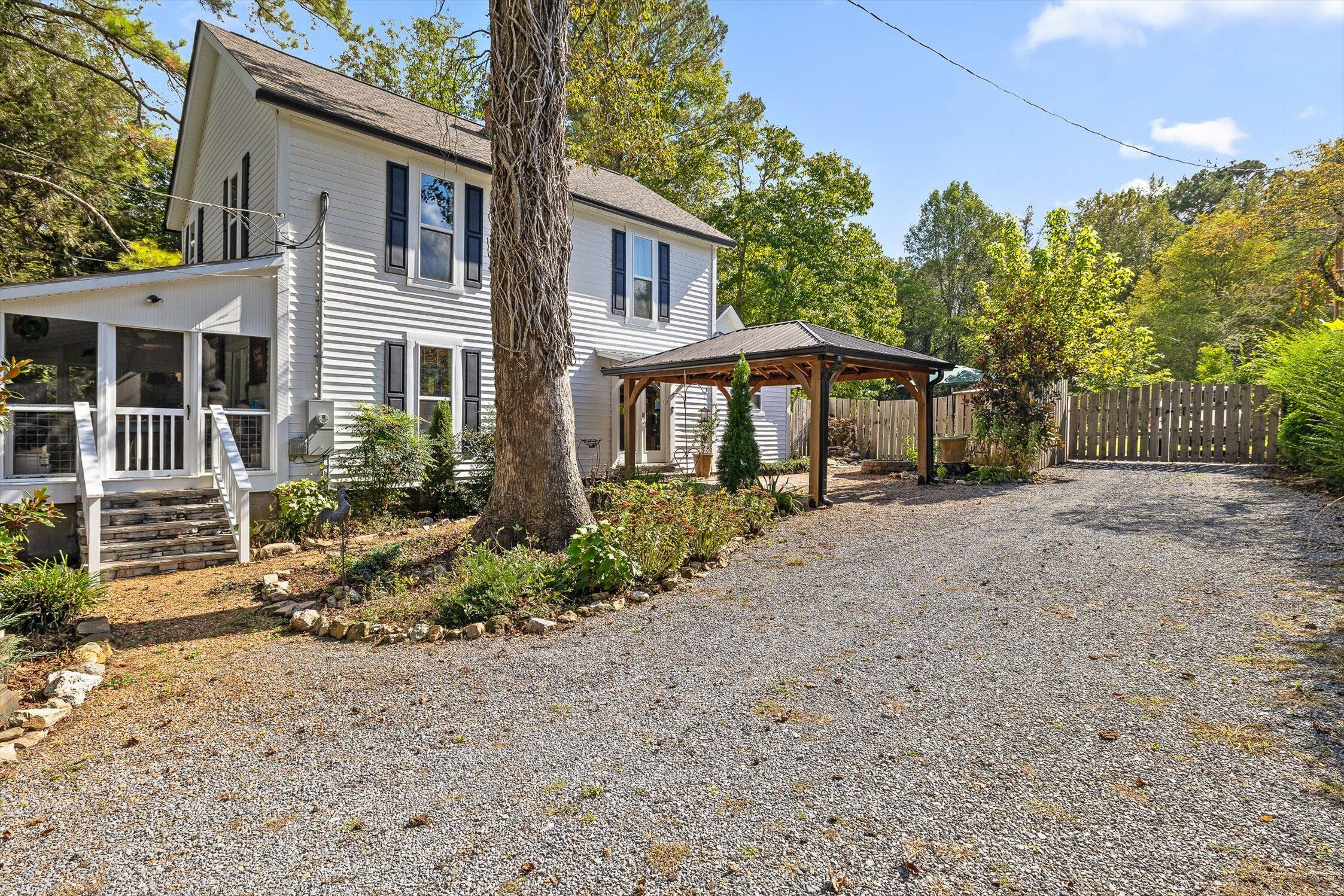 Mentone, Alabama, 35984, United States, 3 Bedrooms Bedrooms, ,2 BathroomsBathrooms,Residential,For Sale,2034149