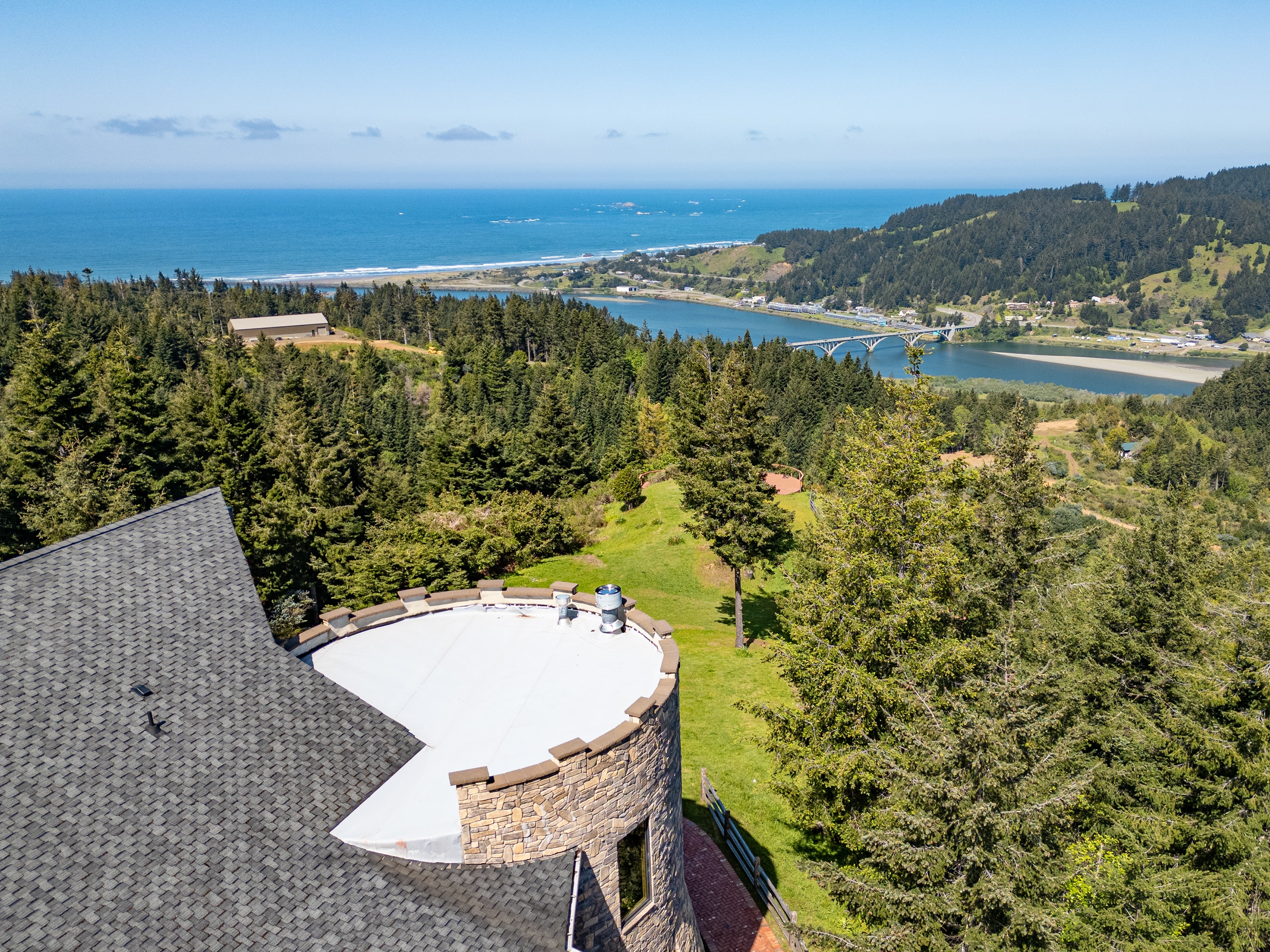  French Chateau High Above Gold Beach - 物件實景