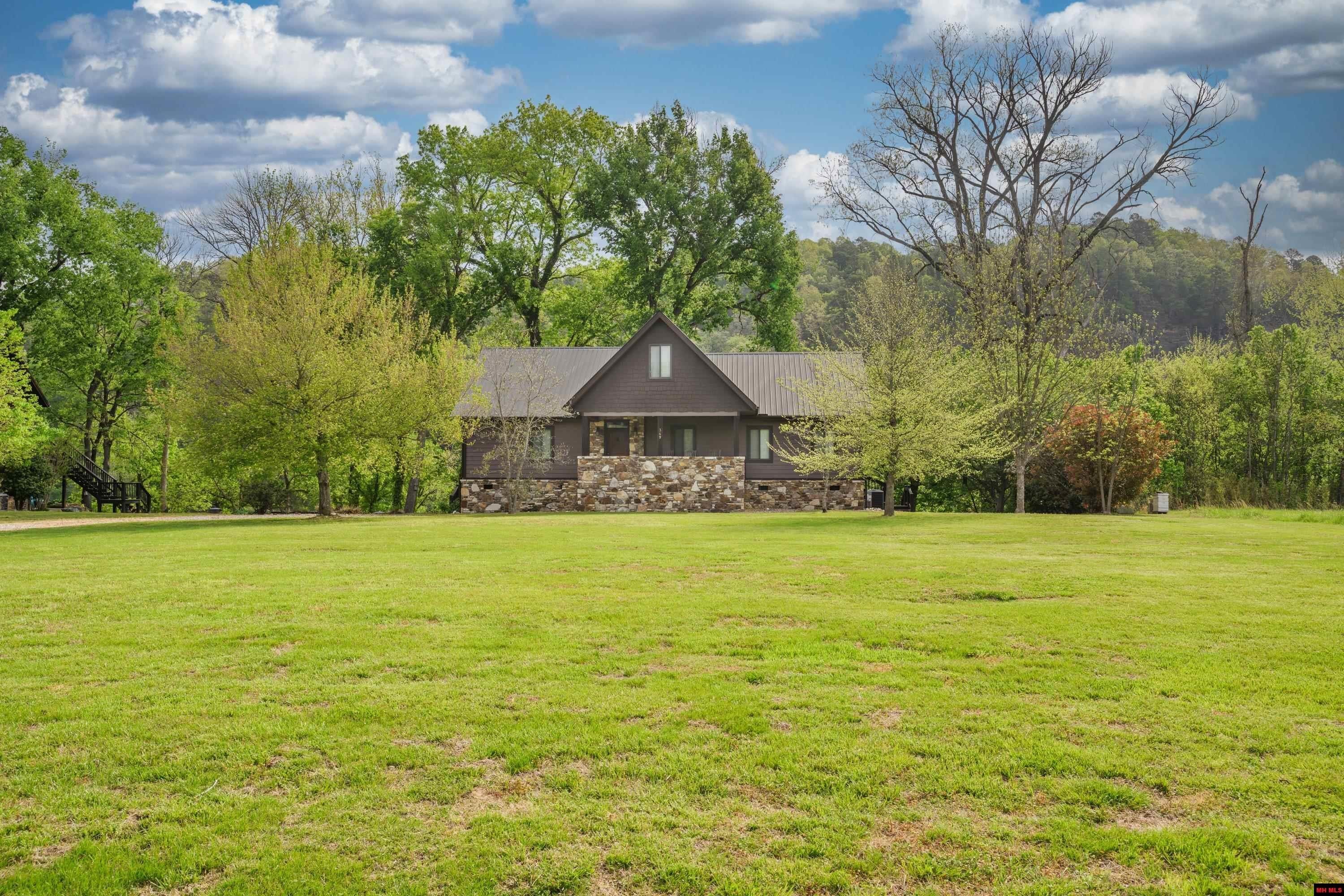 Norfork, Arkansas, 72658, United States, 3 Bedrooms Bedrooms, ,3 BathroomsBathrooms,Residential,For Sale,1921942