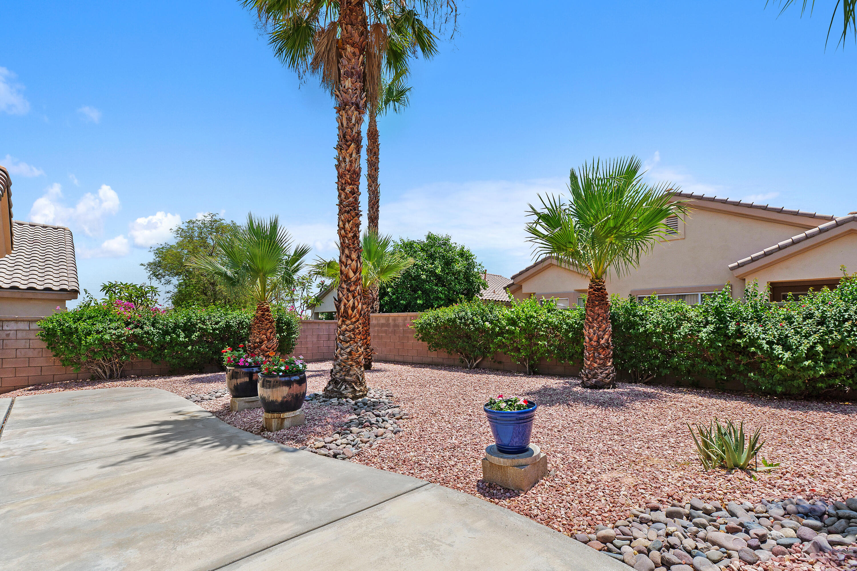 Palm Desert, California, 92211, United States, 2 Bedrooms Bedrooms, ,2 BathroomsBathrooms,Residential,For Sale,1874848