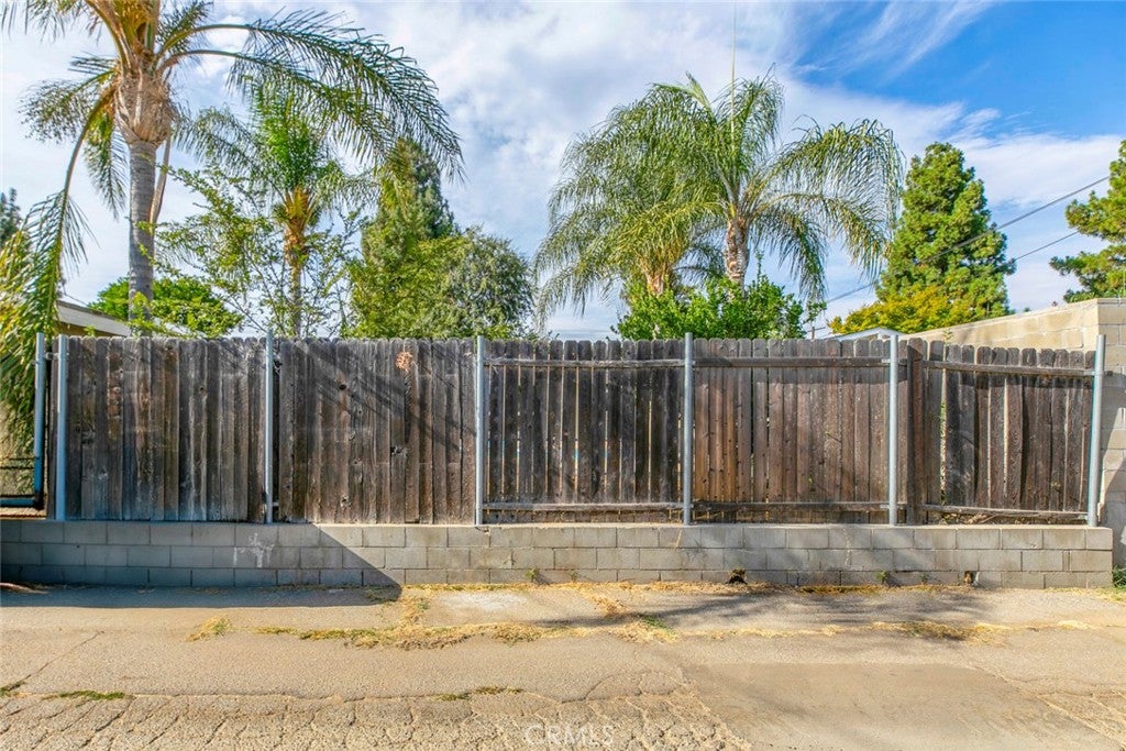 Granada Hills, California, 91344, United States, 3 Bedrooms Bedrooms, ,2 BathroomsBathrooms,Residential,For Sale,1940925