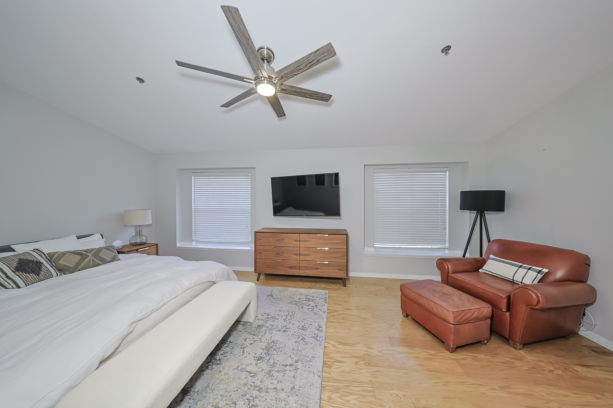 Tampa, Florida, 33629, United States, 3 Bedrooms Bedrooms, ,3 BathroomsBathrooms,Residential,For Sale,1980841