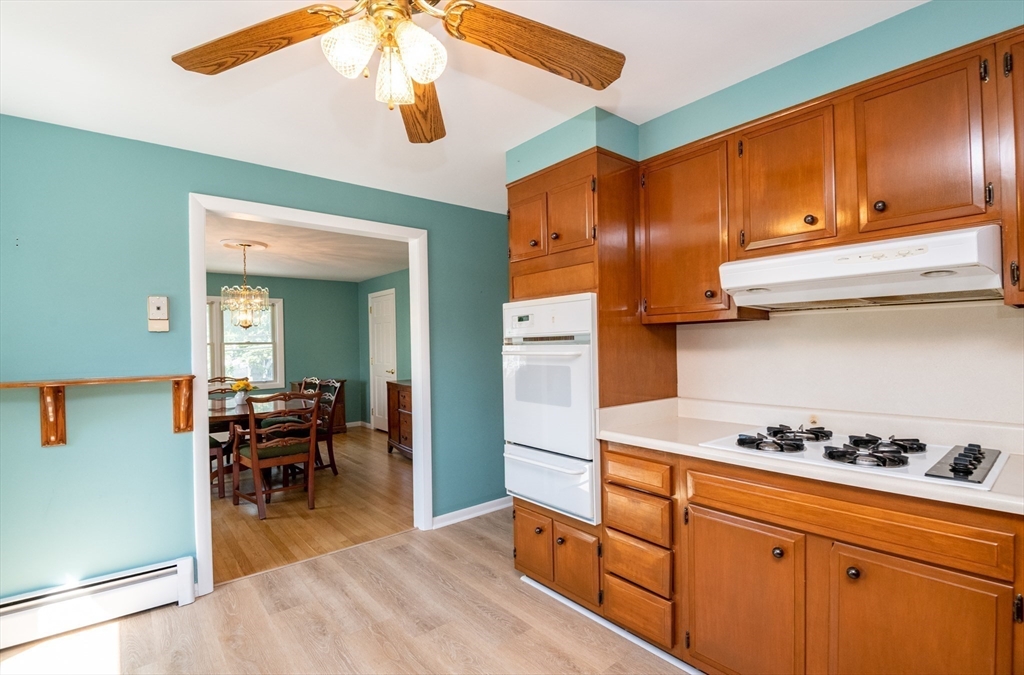 Salem, Massachusetts, 01970, United States, 2 Bedrooms Bedrooms, ,2 BathroomsBathrooms,Residential,For Sale,1944835