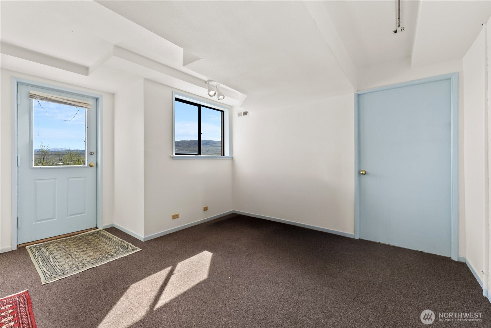 Okanogan, Washington, 98840, United States, 3 Bedrooms Bedrooms, ,2 BathroomsBathrooms,Residential,For Sale,1786609