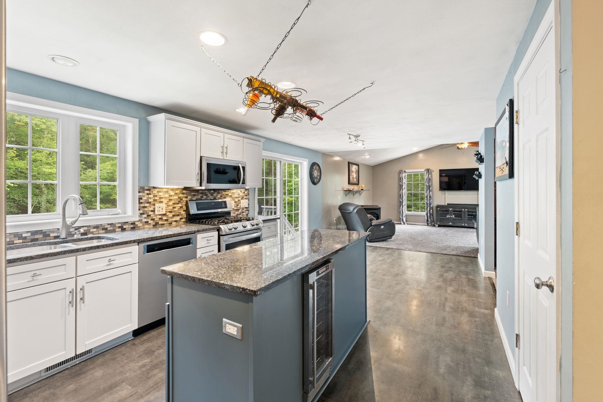 Londonderry, New Hampshire, 03053, United States, ,Residential,For Sale,1916395