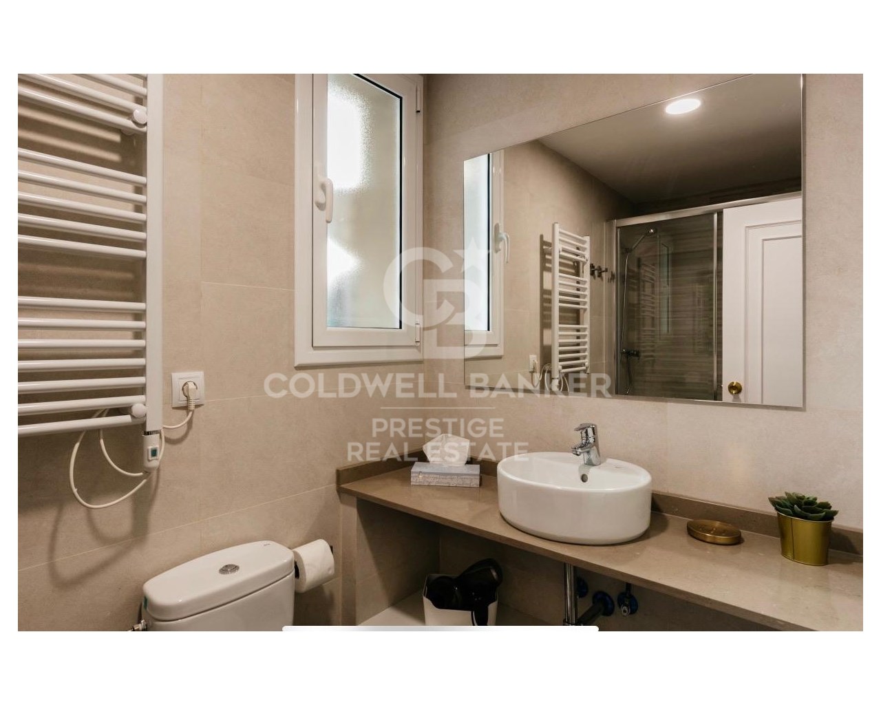 Barcelona, Catalonia, ES, 4 Bedrooms Bedrooms, ,2 BathroomsBathrooms,Residential,For Sale,1752141