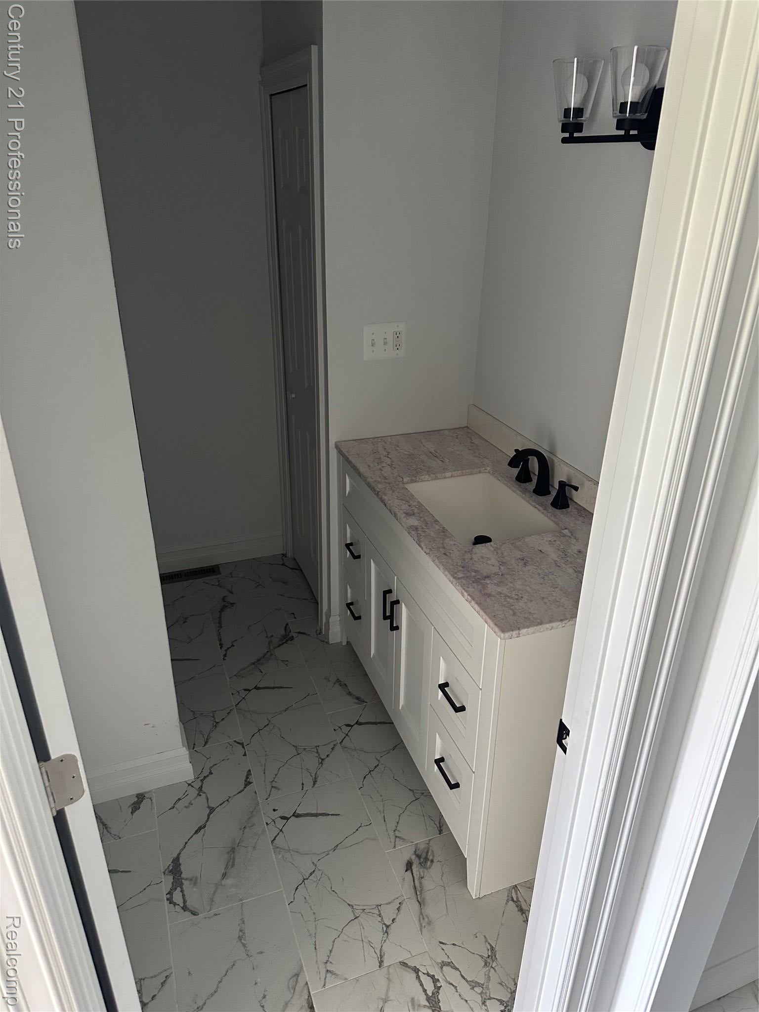 China, Michigan, 48054, United States, 4 Bedrooms Bedrooms, ,2 BathroomsBathrooms,Residential,For Sale,1974308