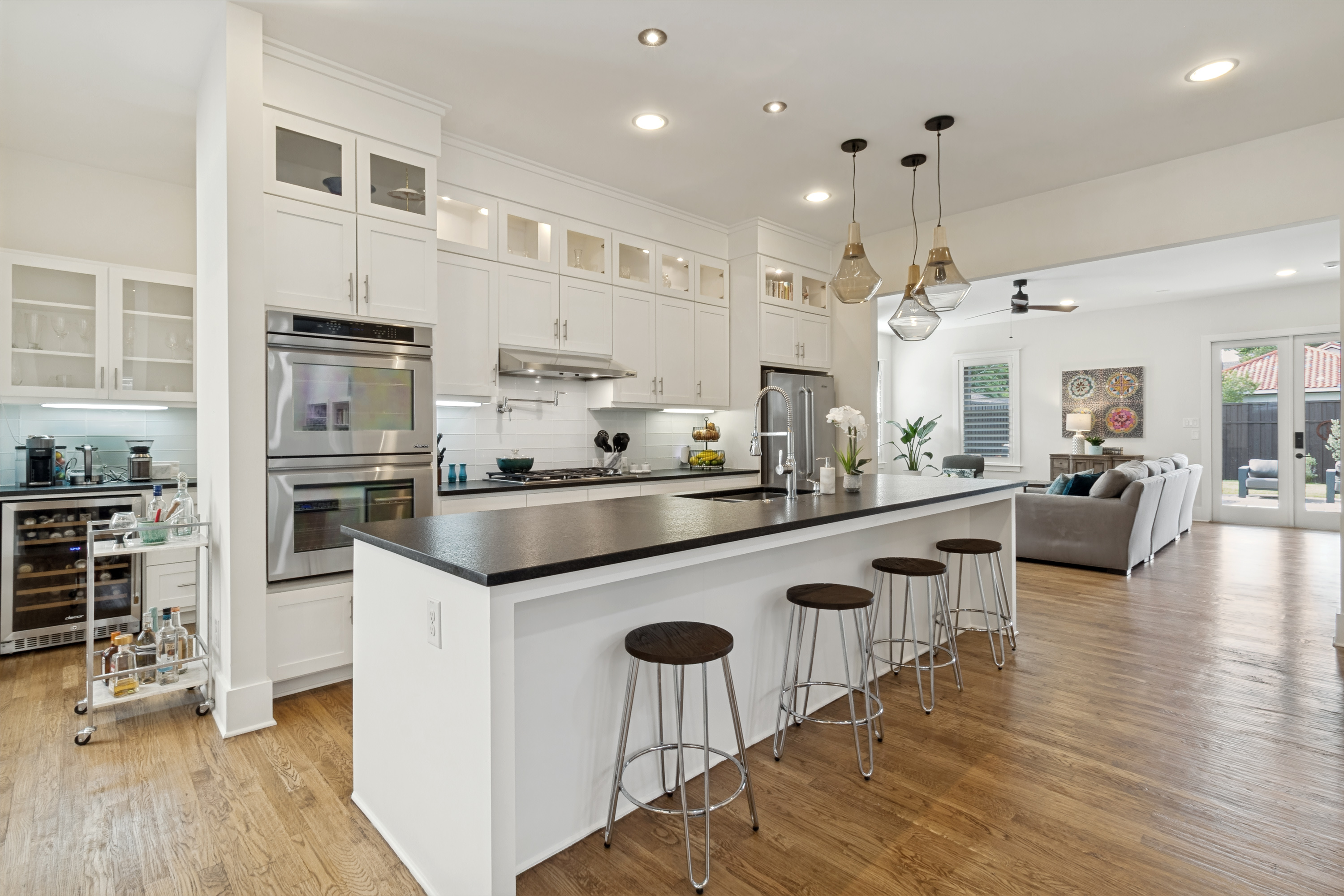  Stylishly Refreshed Craftsman in the Heart of Vickery Place - 物件實景