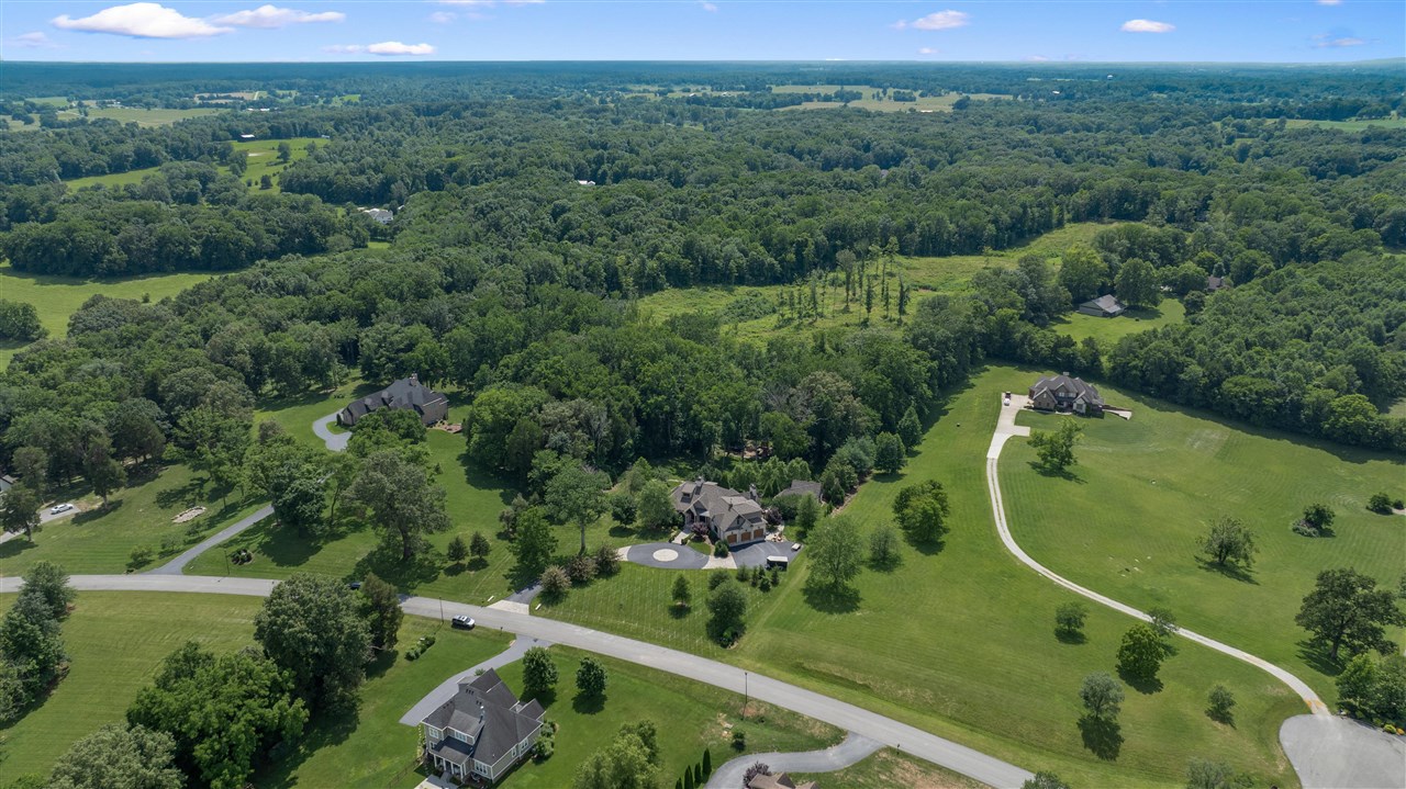 Bowling Green, Kentucky, 42103, United States, 5 Bedrooms Bedrooms, ,5 BathroomsBathrooms,Residential,For Sale,1986458