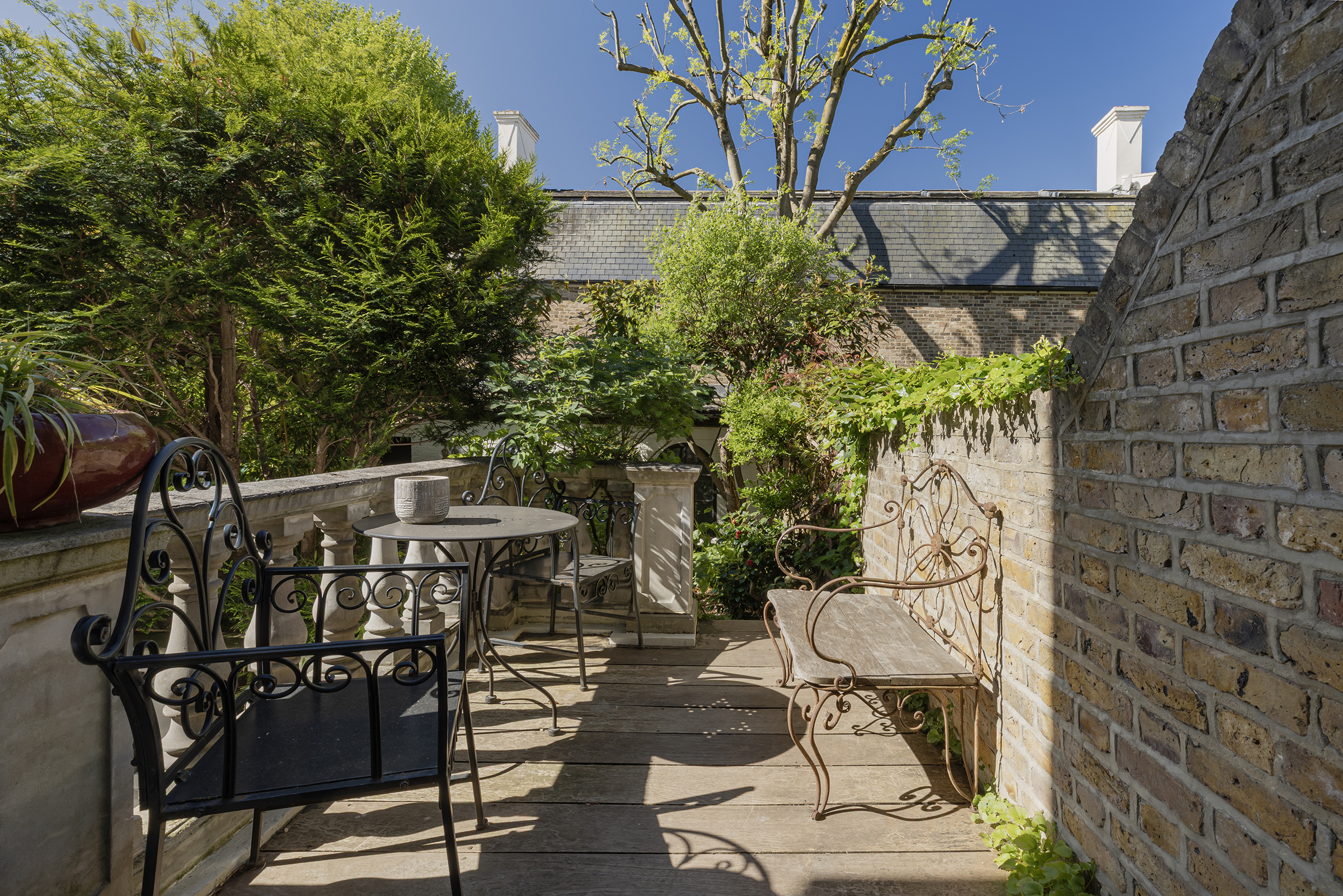  A Raised Ground Floor Apartment with a South-West Facing Garden and Garage - 物件實景